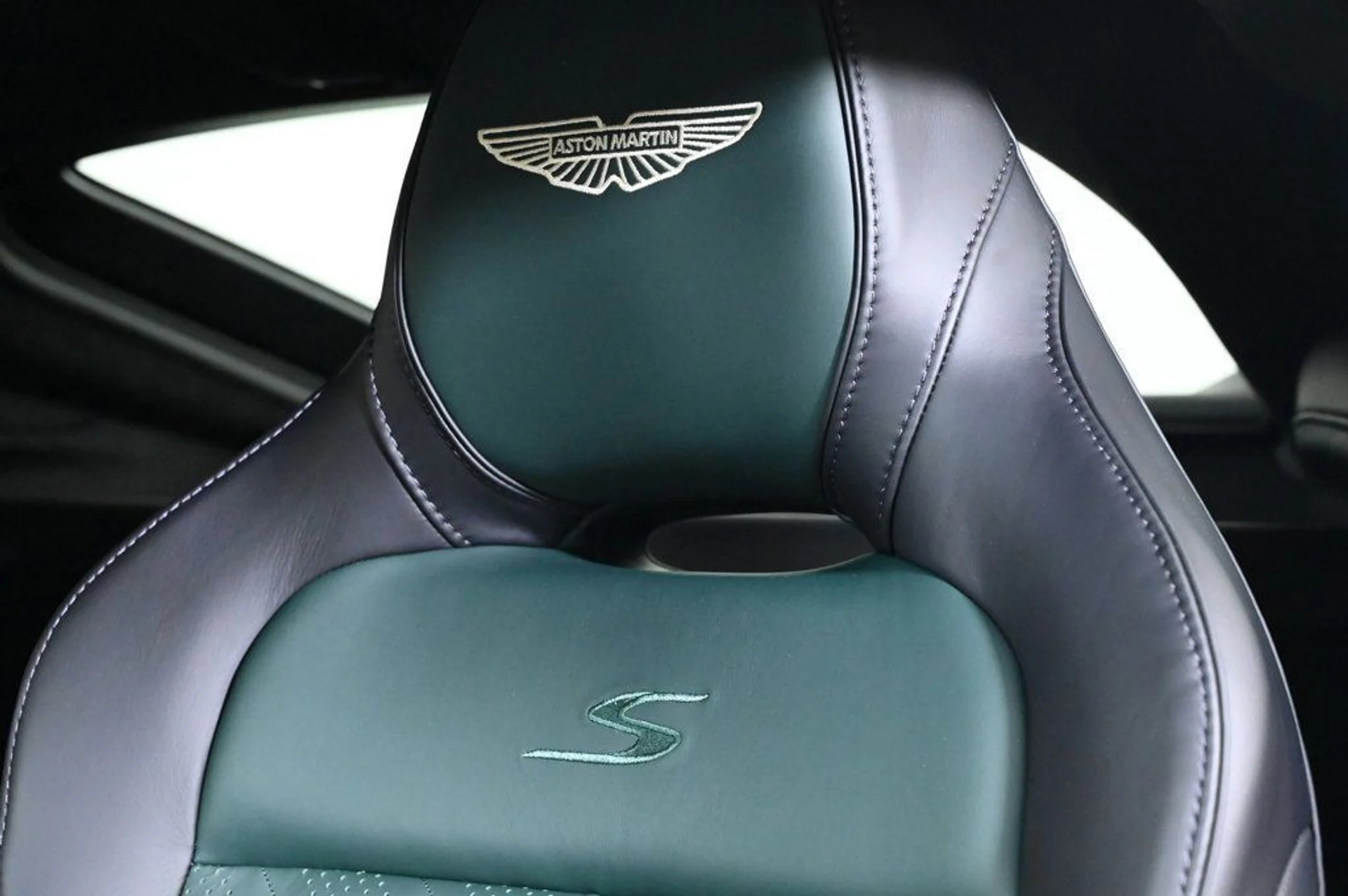 mph018_1994829922_new_2026_aston_martin_vantage_scoupe_11350_22964227_18_1024_90d2245788