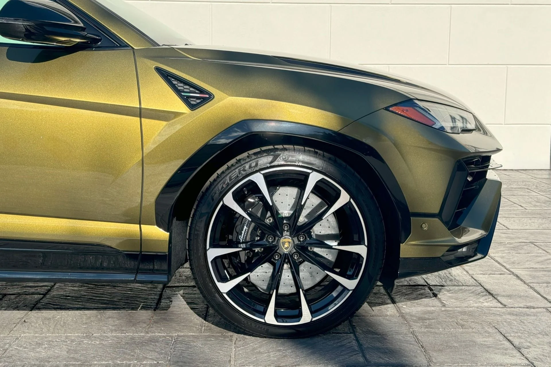 mph018_2005529241_Used_2024_Lamborghini_Urus_S_1738172756_a3d797d8db