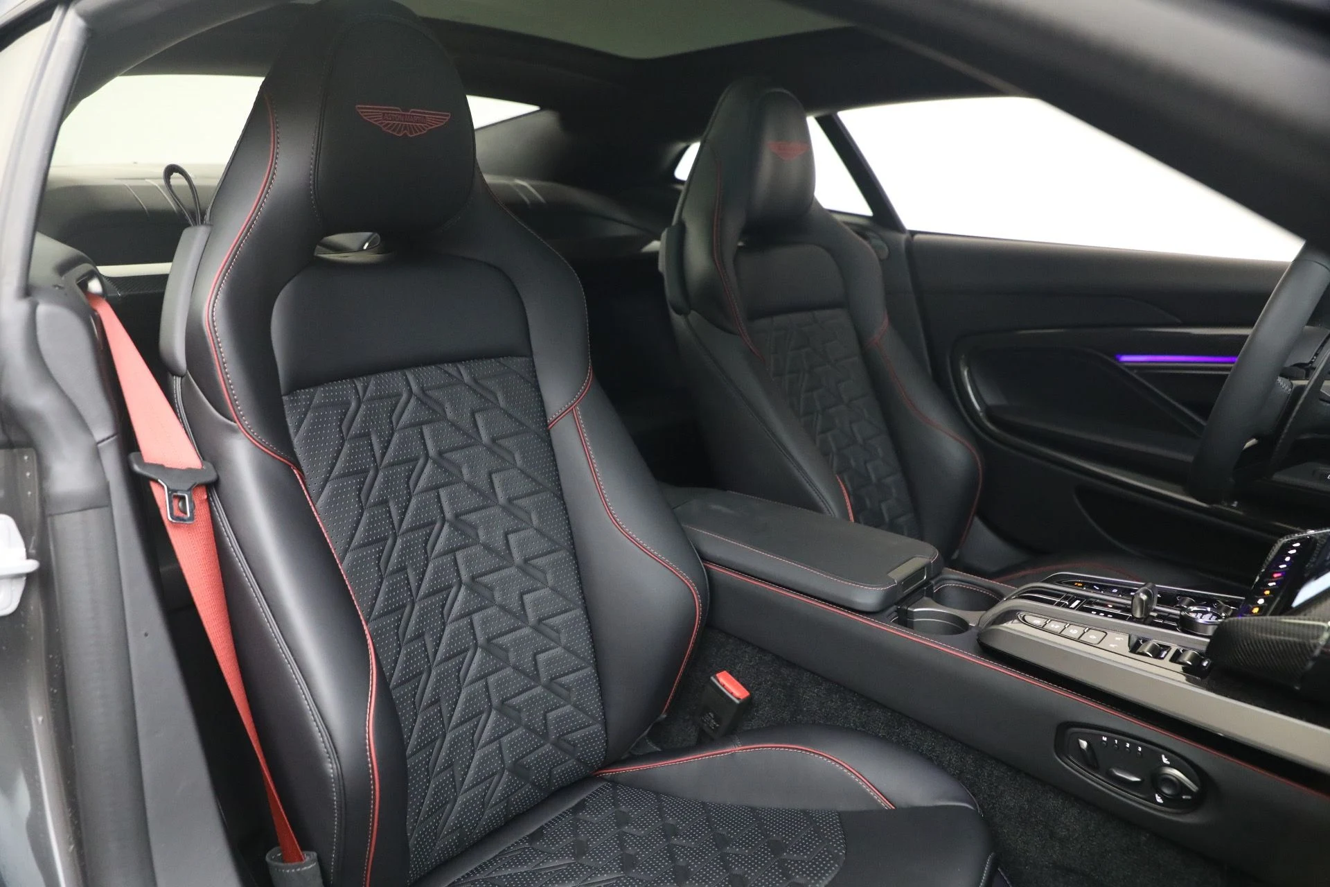 mph018_2005740042_Used_2026_Aston_Martin_Vanquish_1787327512_4b6757b303