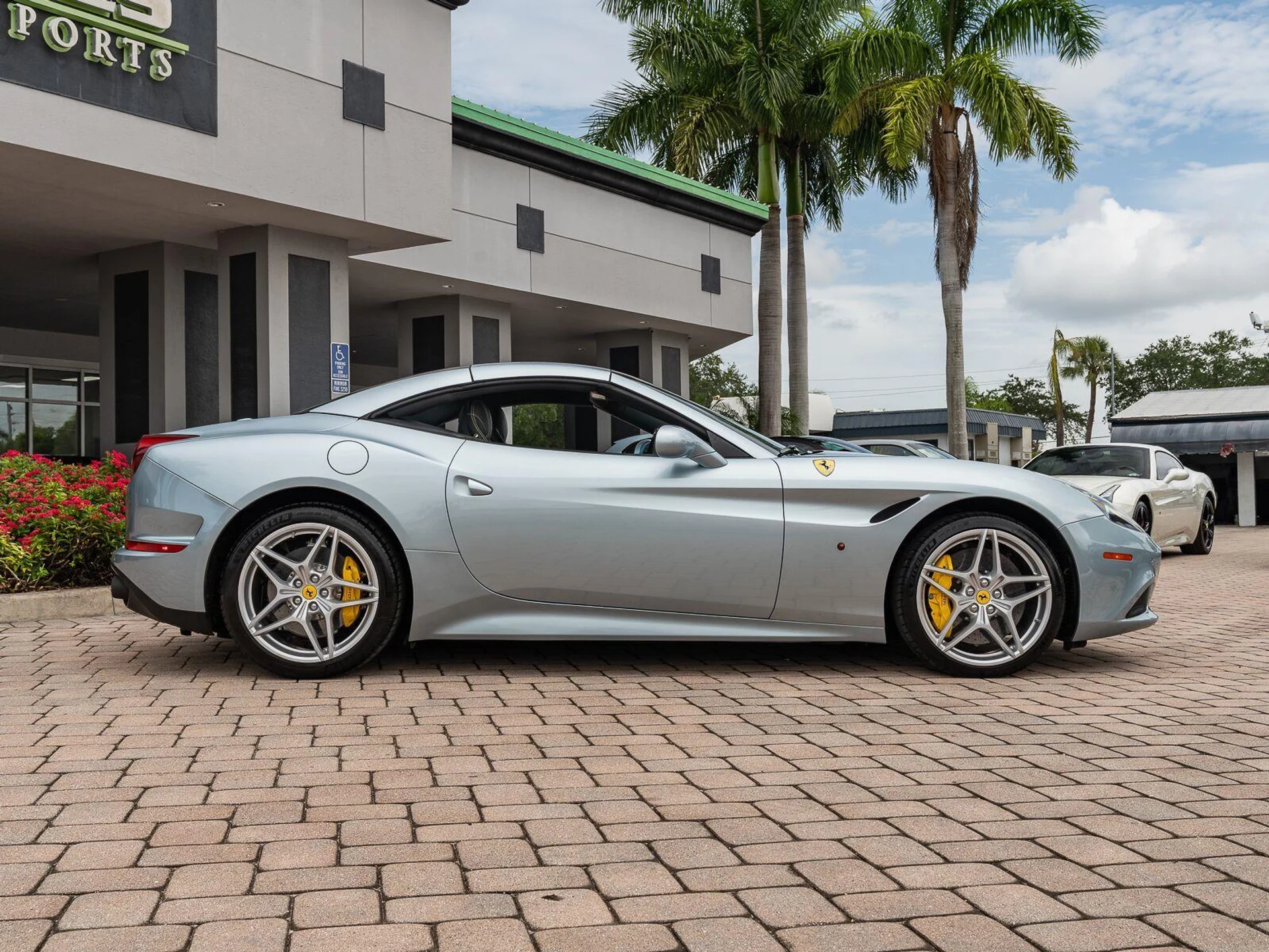 mph018_2010538169_Used_2016_Ferrari_California_T_1785949659_78ea606626