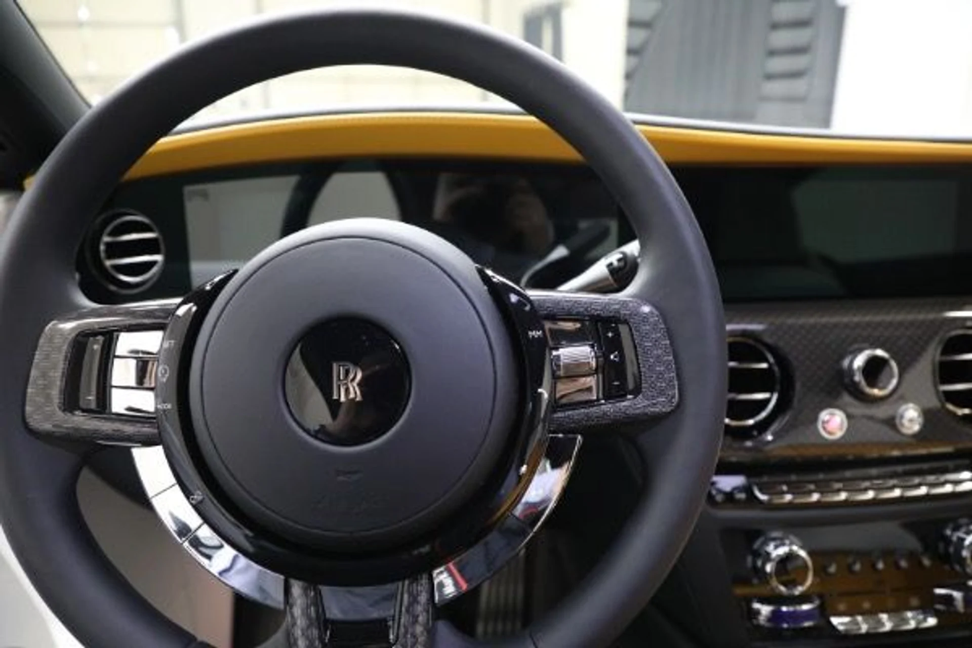 mph018_2015973274_New_2025_Rolls_Royce_Black_Badge_Spectre_e52a99606e