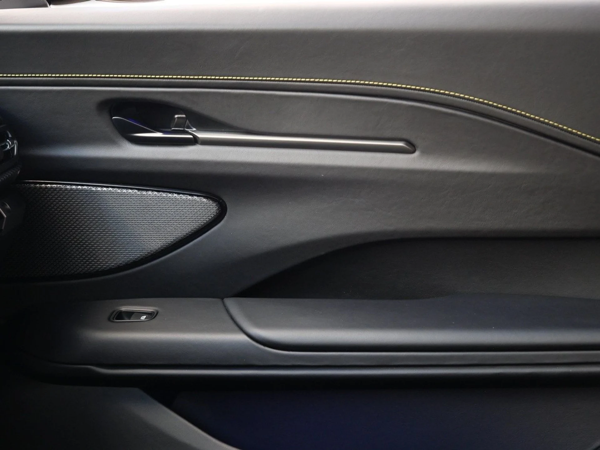 mph018_2018318742_2440781003dec2b42ac45005ebaaac35x_67701a8049