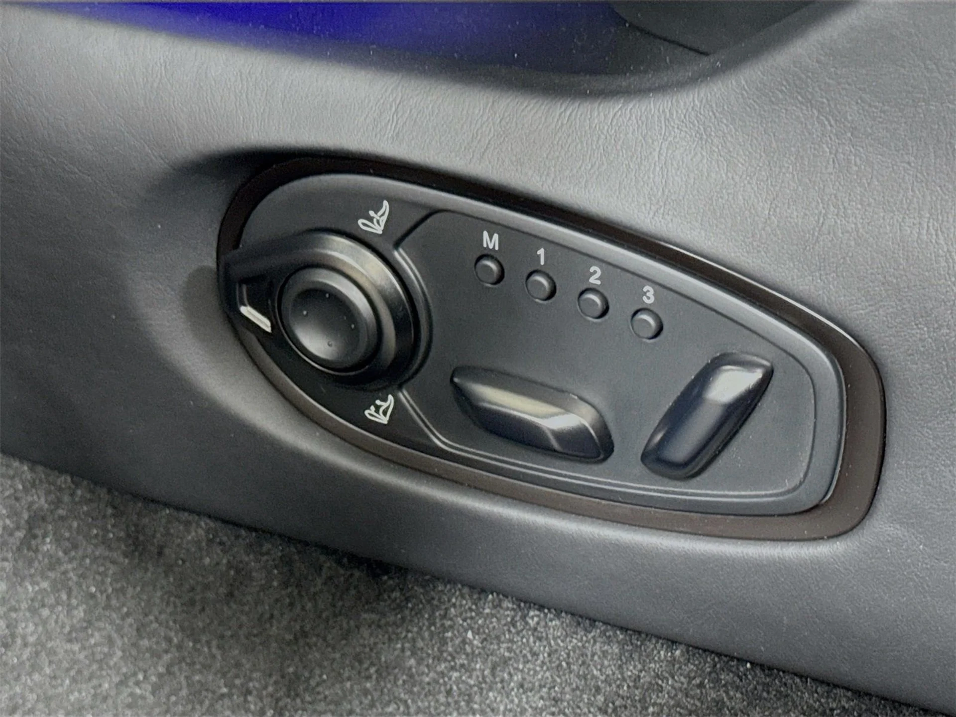 mph018_2019345993_9b81d6a6fc7fe91bcfc4bdec7eefb102x_5d06b20ddd