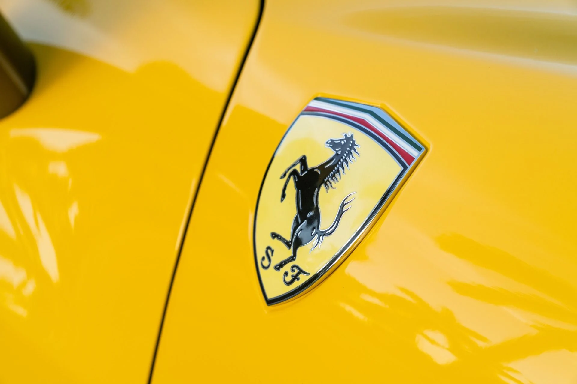 mph018_2020874912_Used_2025_Ferrari_296_GTB_1756227854_360a76e5b5