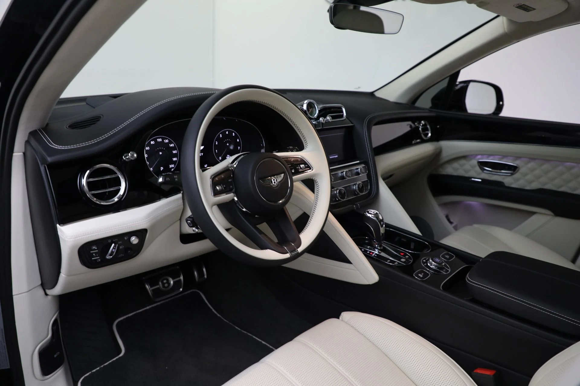 mph018_2024212084_Used_2023_Bentley_Bentayga_Azure_V8_9d3e93b0ca