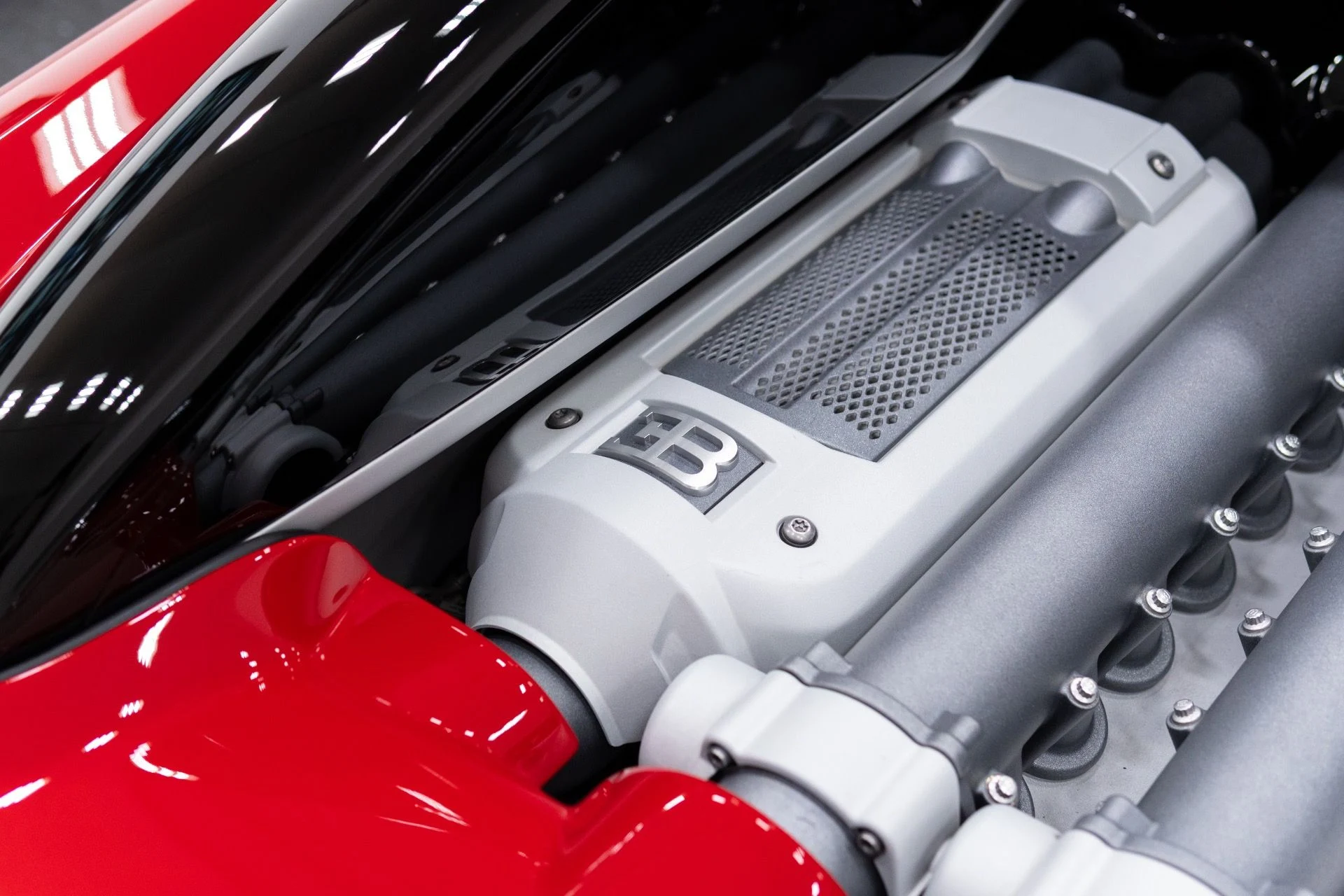 mph018_2024796667_Used_2008_Bugatti_Veyron_164_1769463944_9021828b73