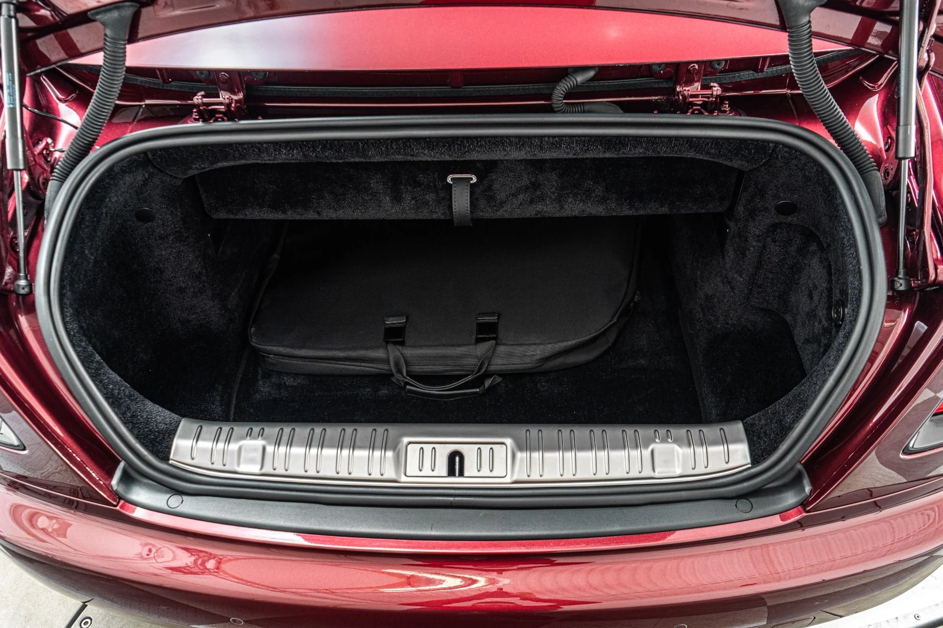 mph018_2028137194_Used_2019_Rolls_Royce_Dawn_Black_Badge_1773693933_9c59c18e83