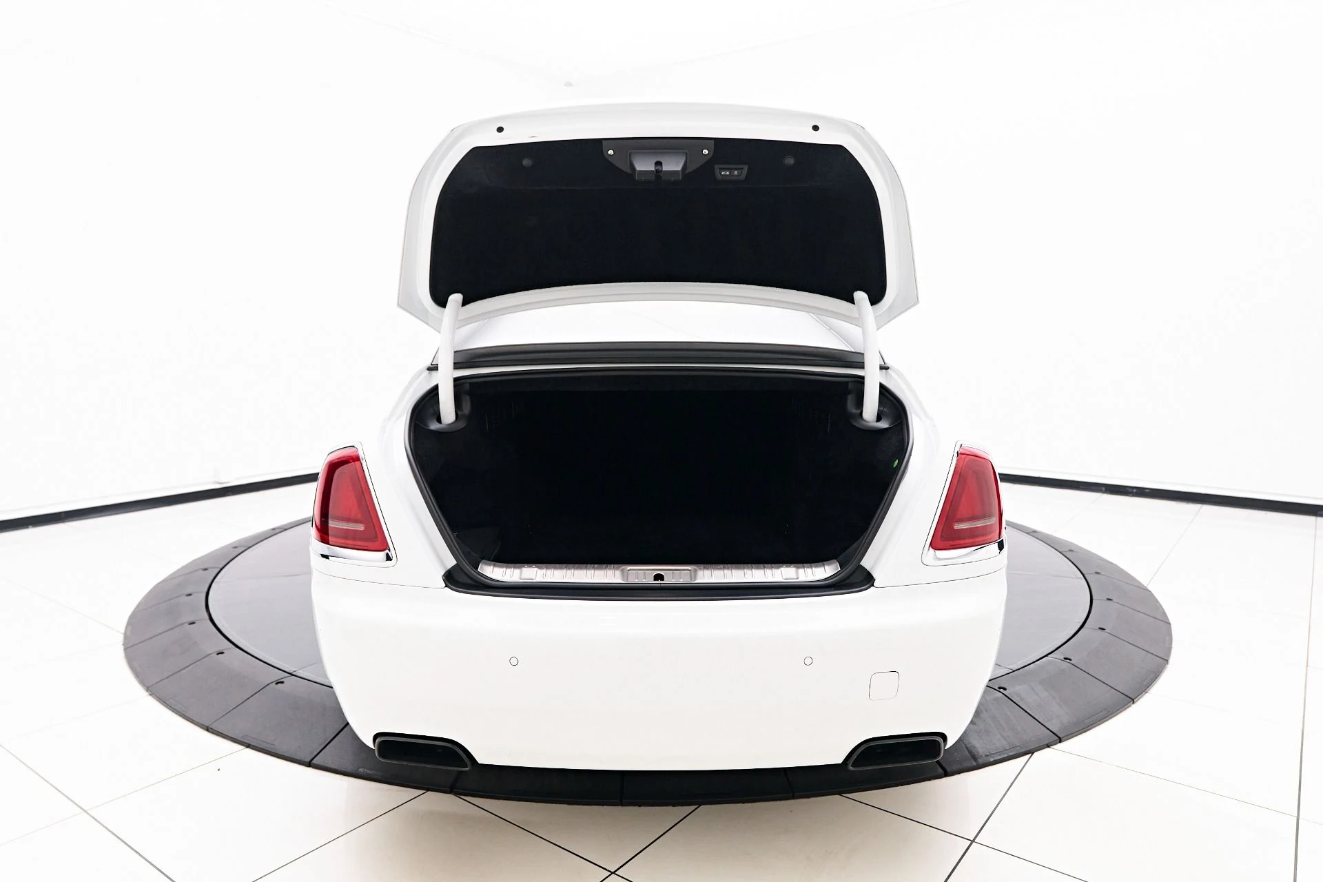 mph018_2030312756_Used_2018_Rolls_Royce_Wraith_Base_1758573622_ef446e3518