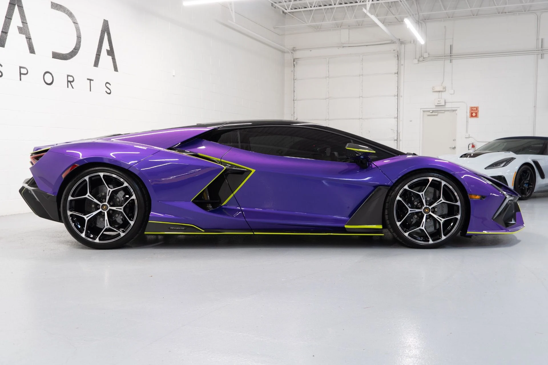 mph018_2033040217_Used_2024_Lamborghini_Revuelto_1739988848_1f701e7b5b