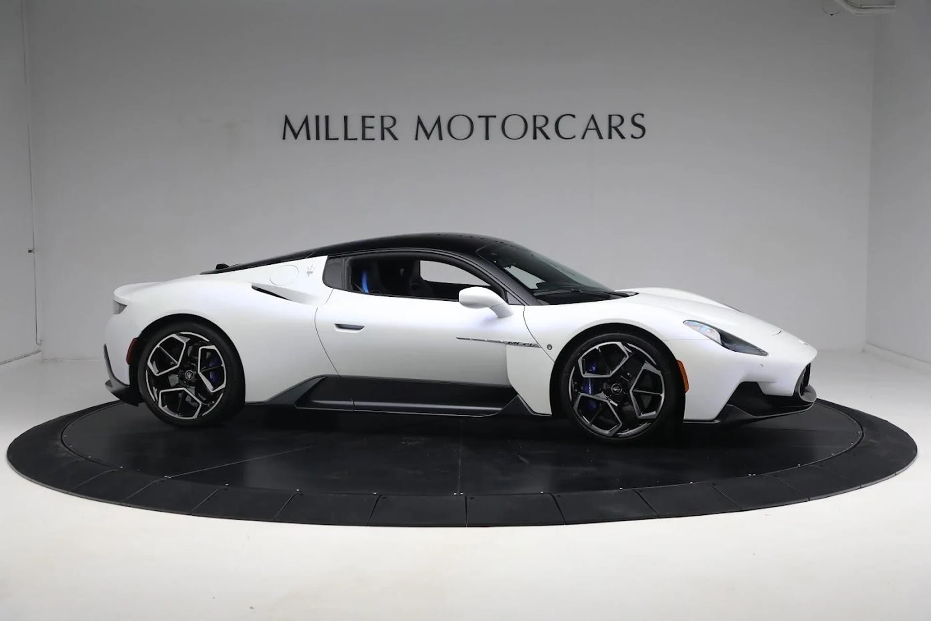 mph018_2042091459_Used_2022_Maserati_MC_20_92b0c3faa5