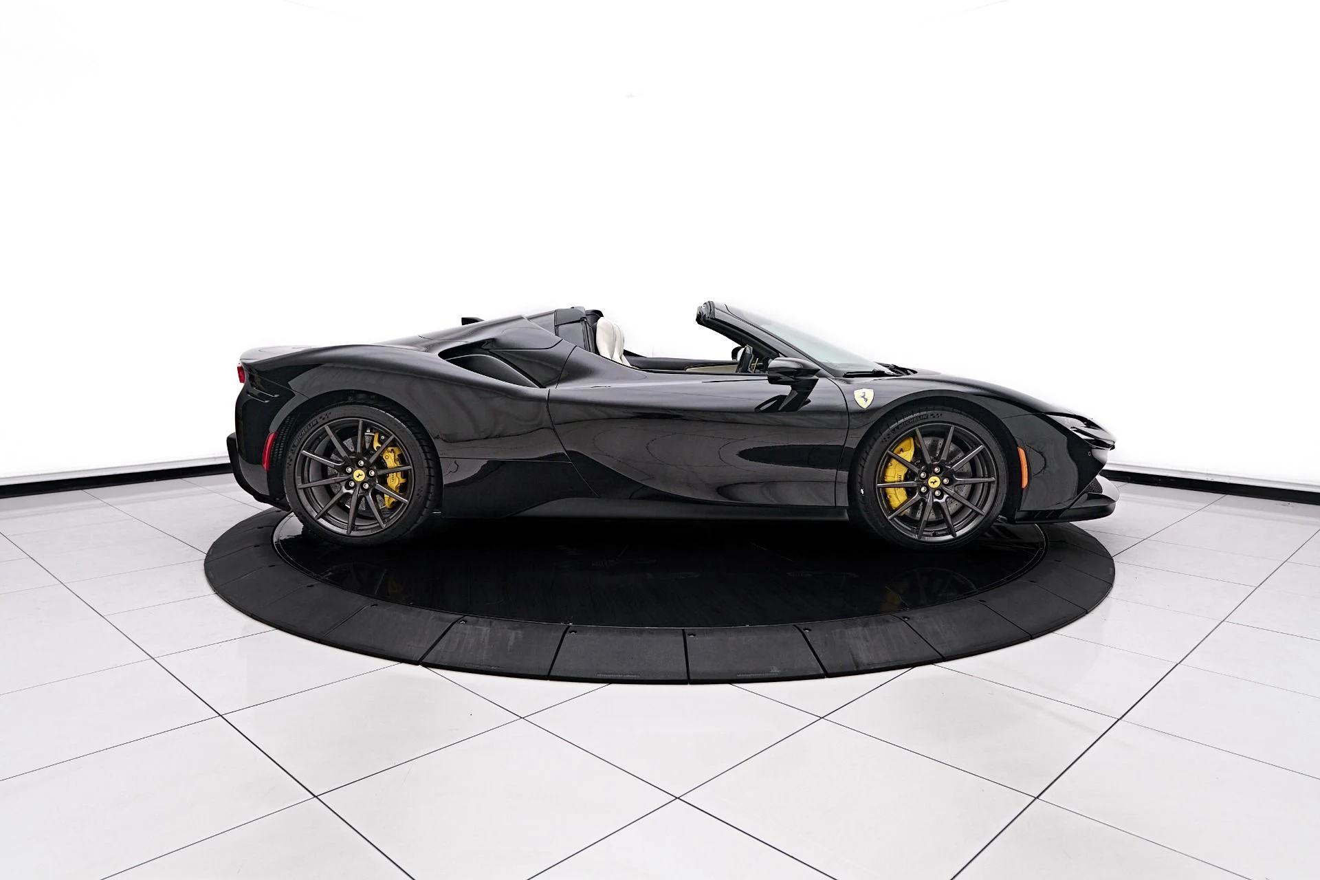 mph018_2044251201_Used_2024_Ferrari_SF_90_Spider_Base_1755223316_1a75e700e4