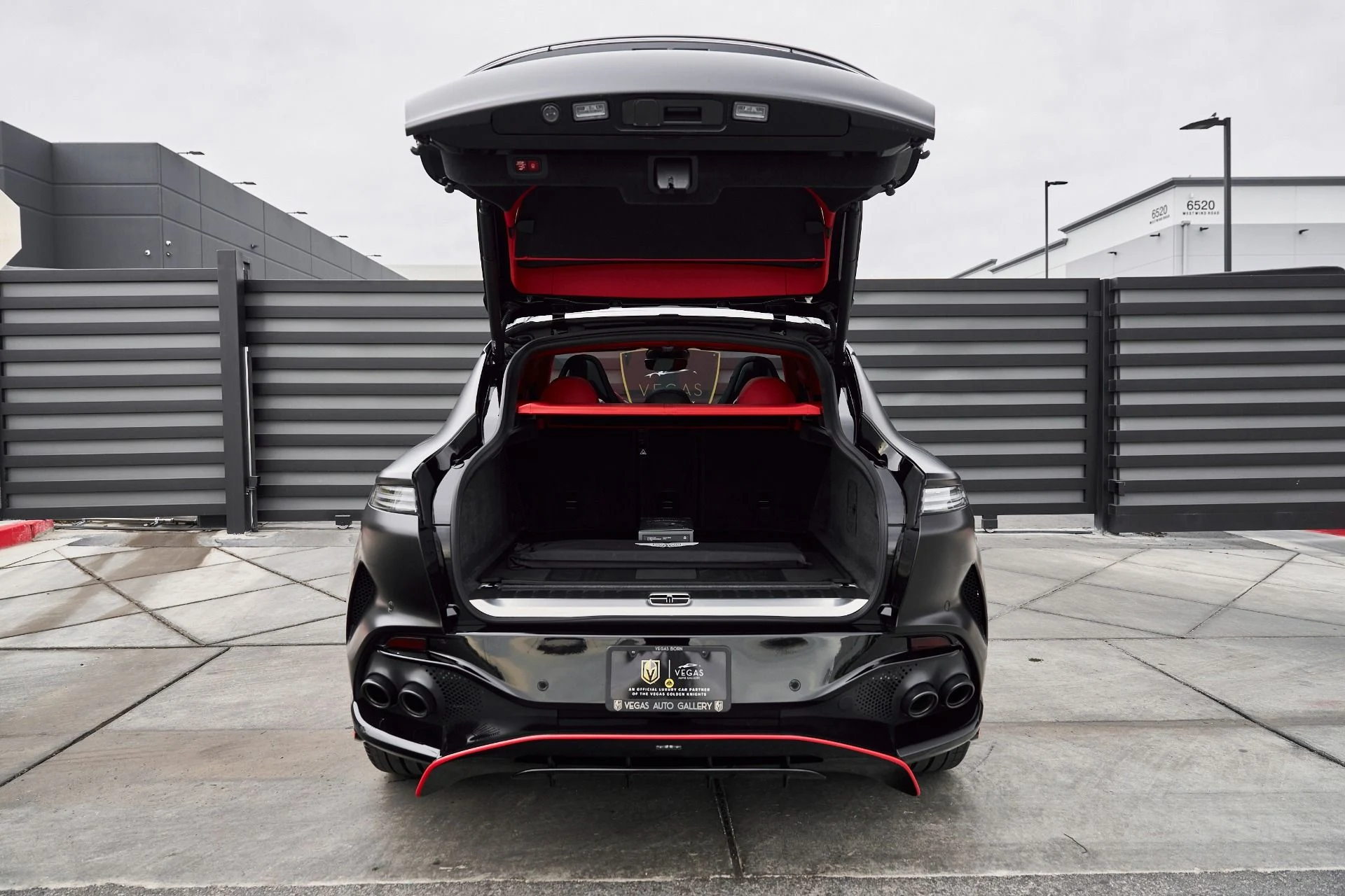 mph018_204669247_Used_2025_Aston_Martin_DBX_707_1766785298_7fc85db8a2