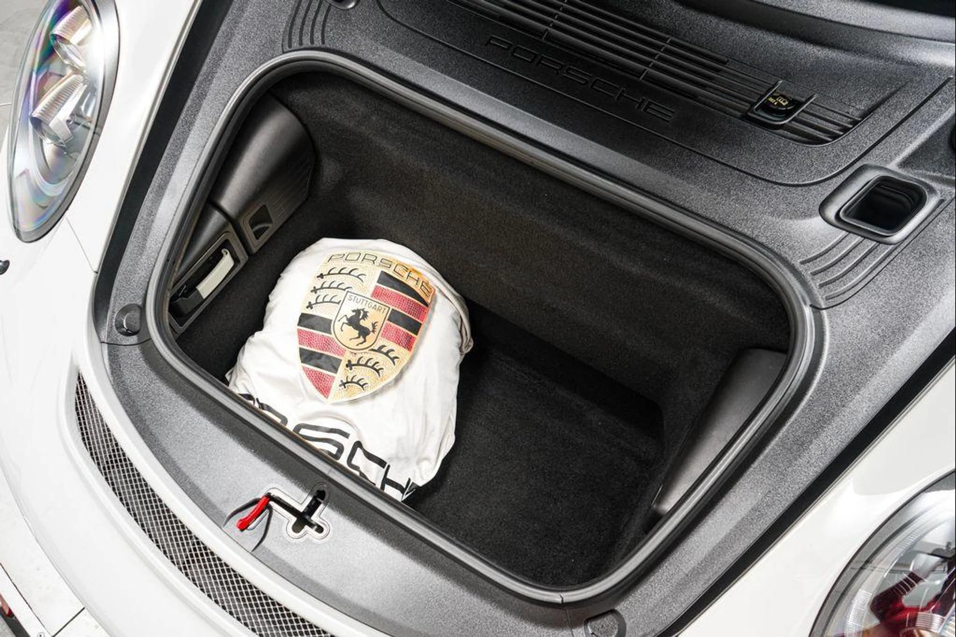 mph018_2046978306_Km0i_B_4_Iyh_Phw_Nh_OZ_0_P8g_D_Tl_Cas_37f70b94bc