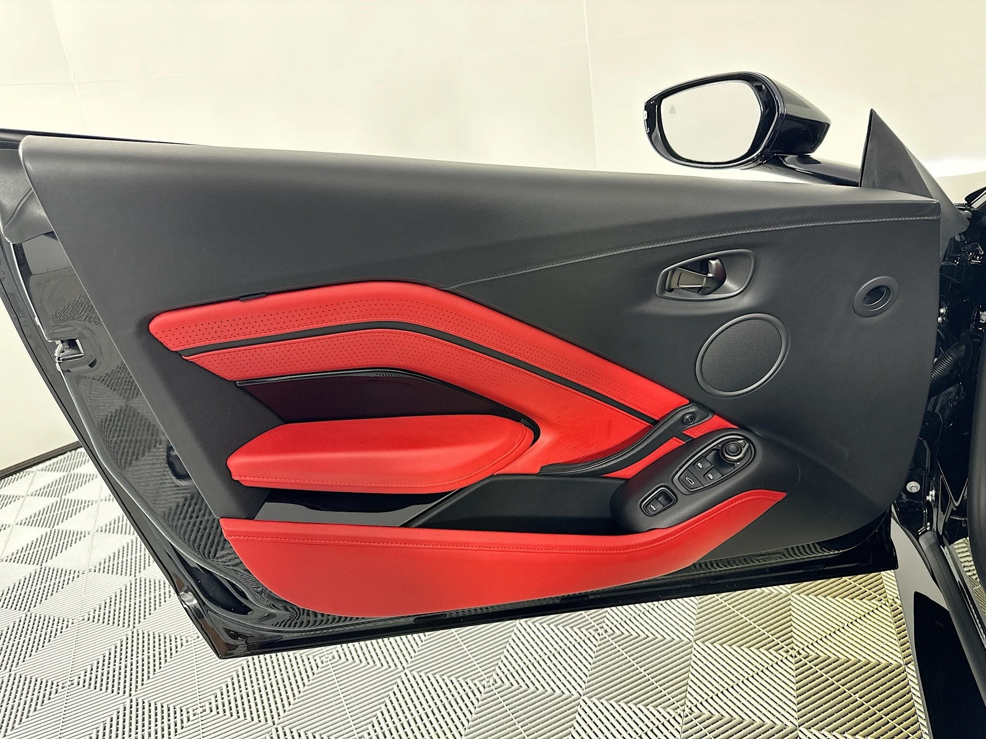 mph018_2048477670_19_a805bc7935