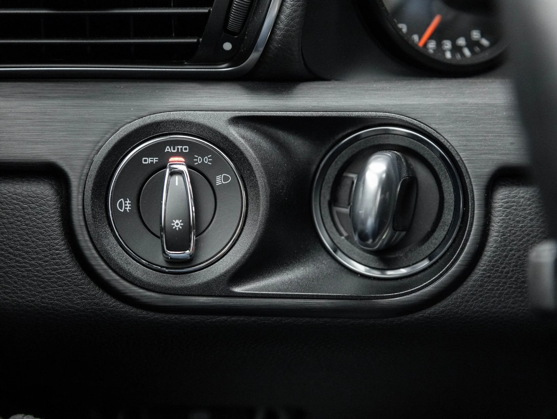 mph018_2049960467_19_0b3e6c36a7