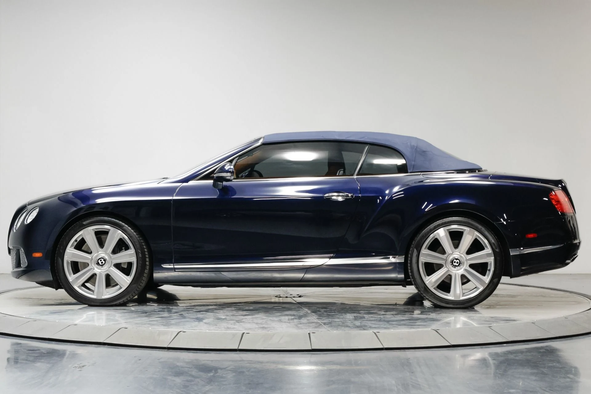 mph018_2063646627_Used_2013_Bentley_Continental_GTC_1761057953_eeae380852