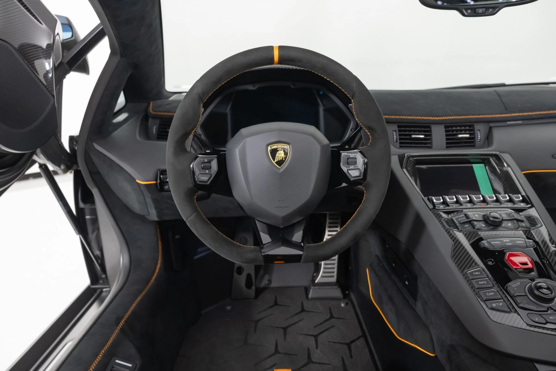mph018_2064735051_Used_2020_Lamborghini_Aventador_SVJ_1711484175_033b42369f