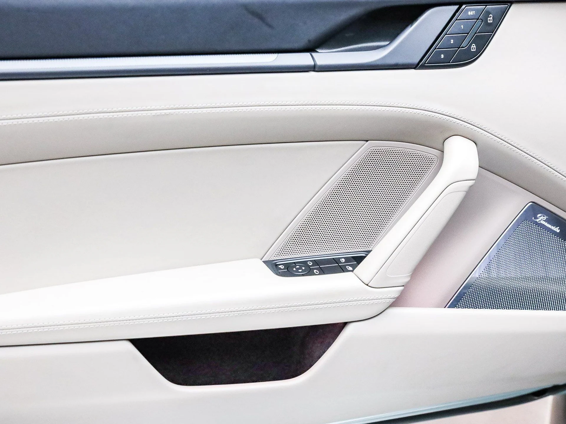 mph018_2065979980_a246941d07e7a434fc2be6037a7c5221x_ca864aa634