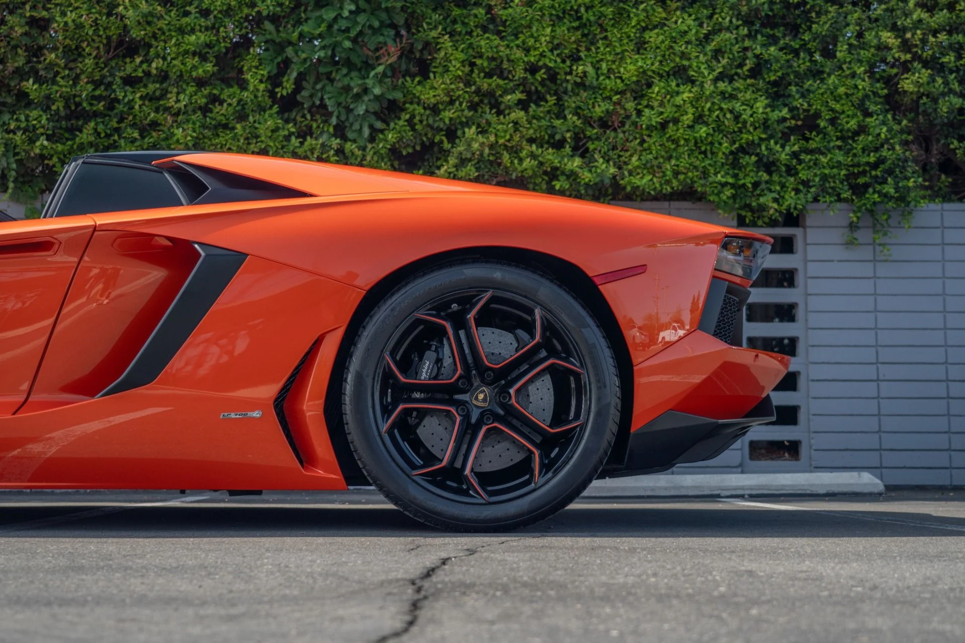 mph018_2072486425_Used_2014_Lamborghini_Aventador_LP_700_4_1759878623_5f84b6e6fc