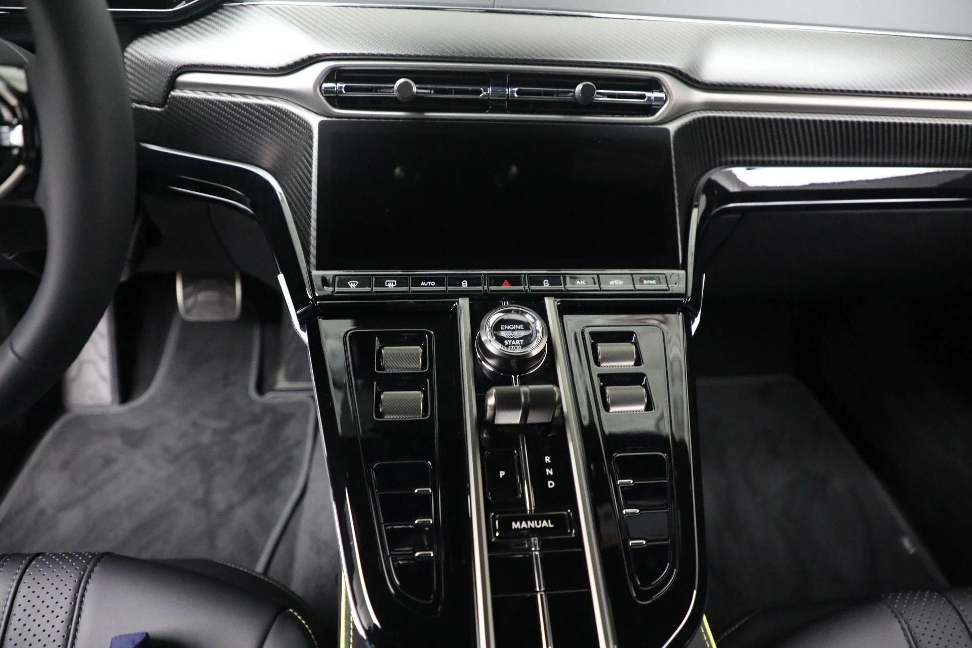 mph018_2076855487_New_2026_Aston_Martin_Vantage_505bb7ab3f