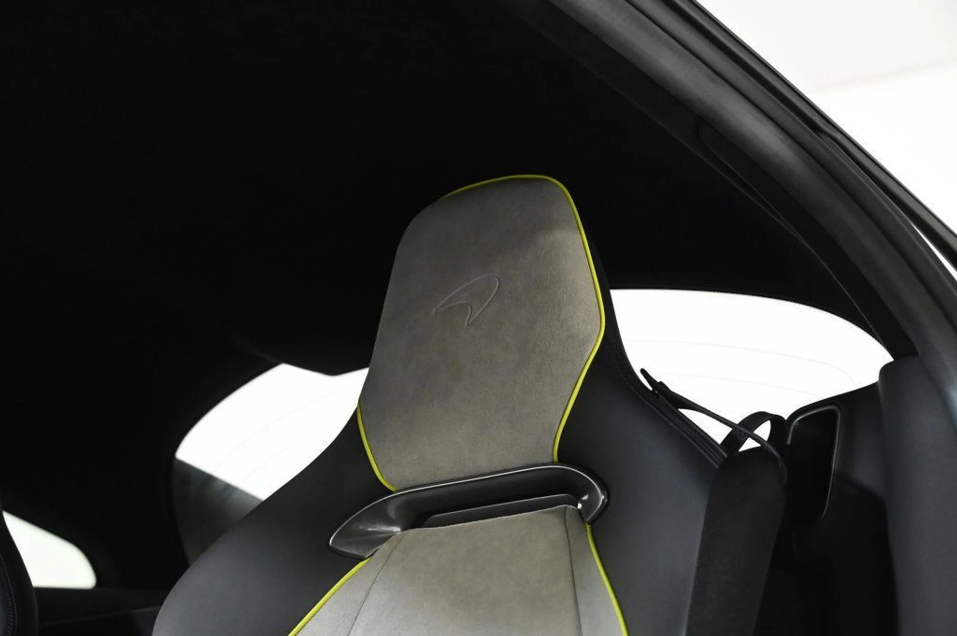 mph018_2082129638_used_2023_mclaren_artura_vision_11350_22967572_18_1024_44cb110689