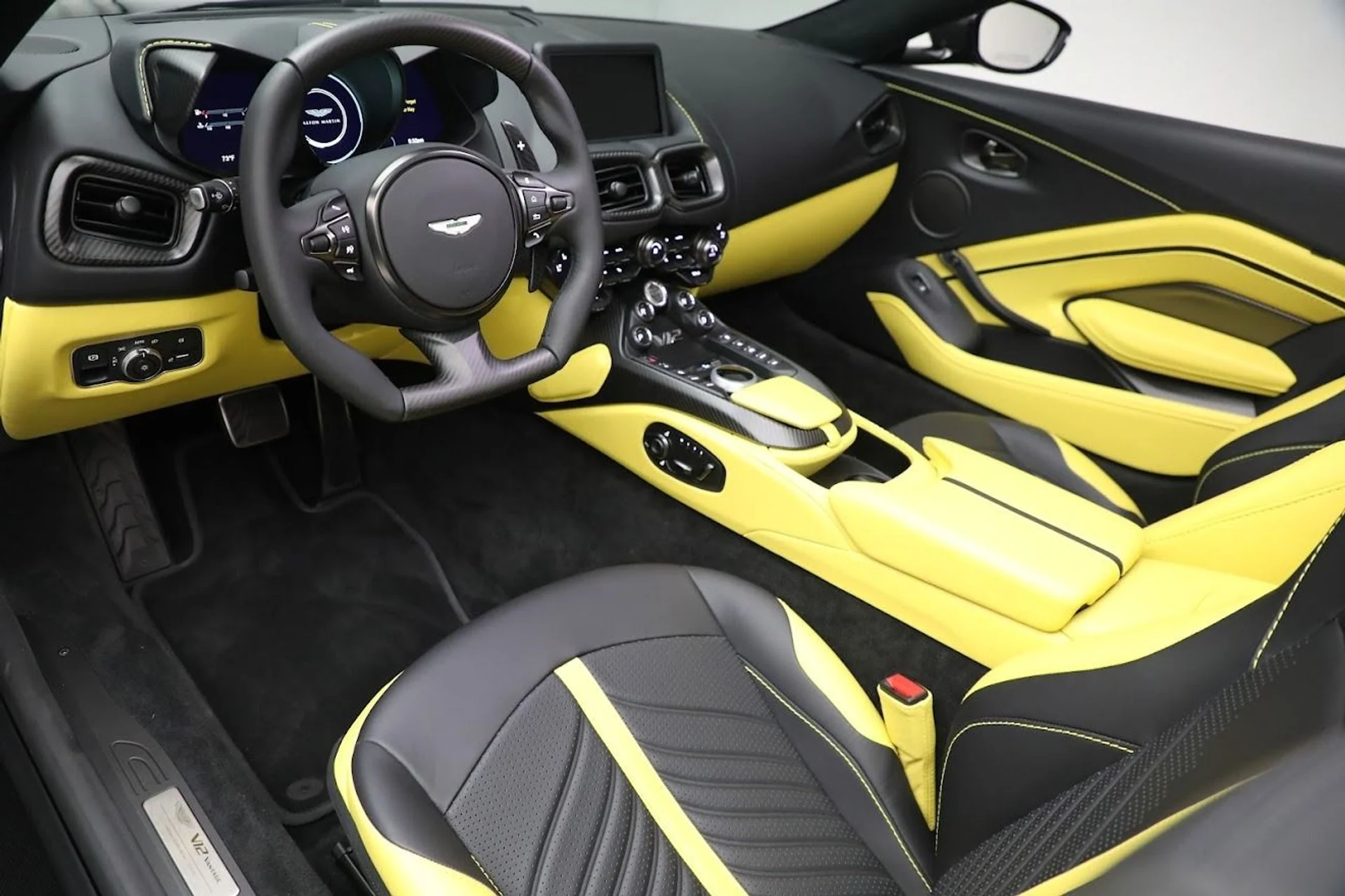mph018_2082275205_Used_2023_Aston_Martin_Vantage_V12_1687444723_6079b354a5