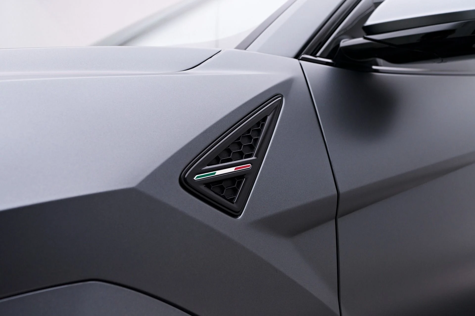 mph018_208243206_Used_2020_Lamborghini_Urus_Base_1758905550_9706994abd