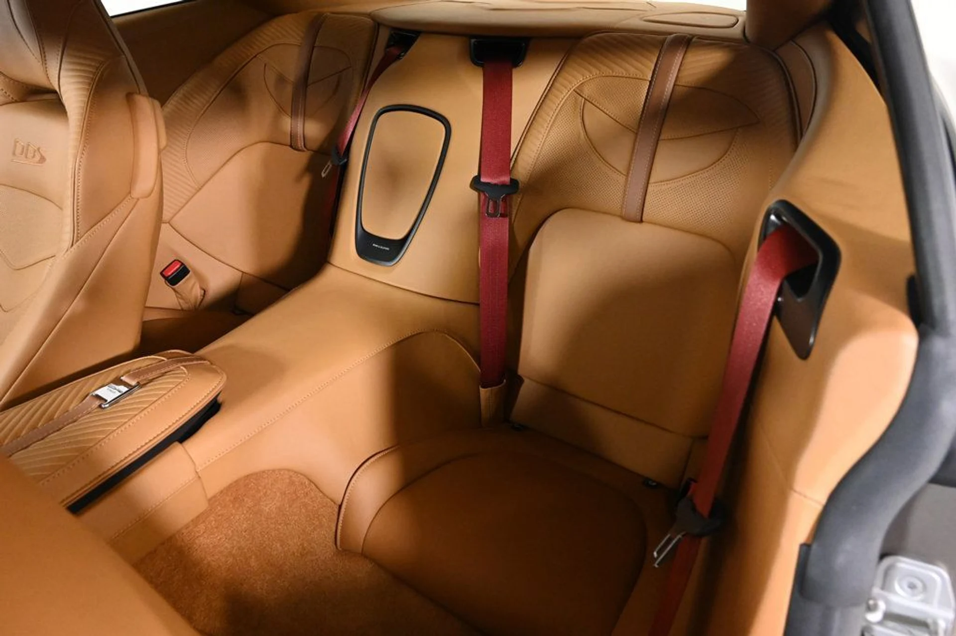 mph018_2082562053_used_2023_aston_martin_dbs_ultimate_11350_22943347_18_1024_0c73d8b35c