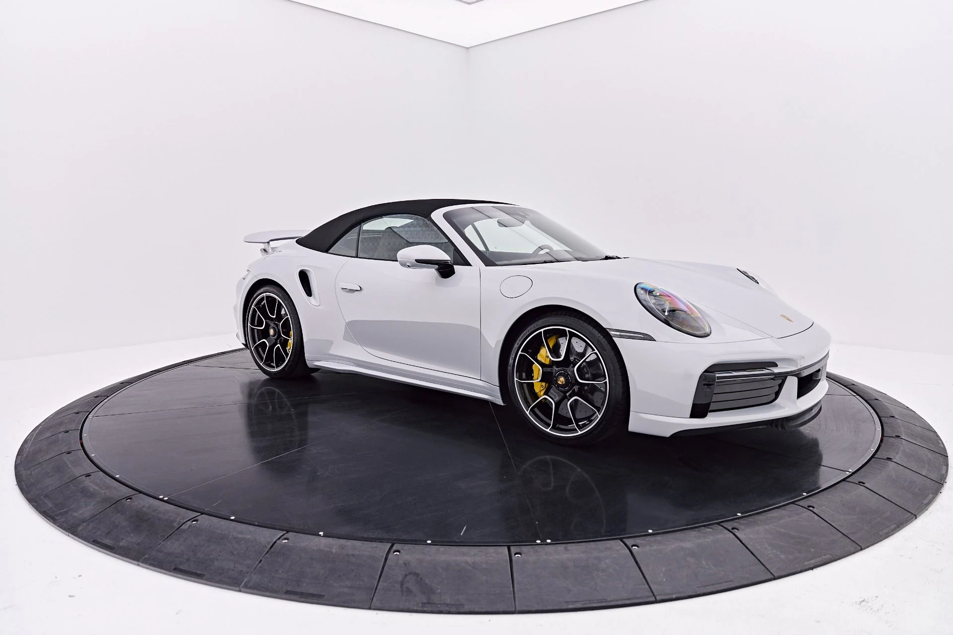 mph018_208479244_Used_2025_Porsche_911_Turbo_S_1786497795_1e243cb8f2