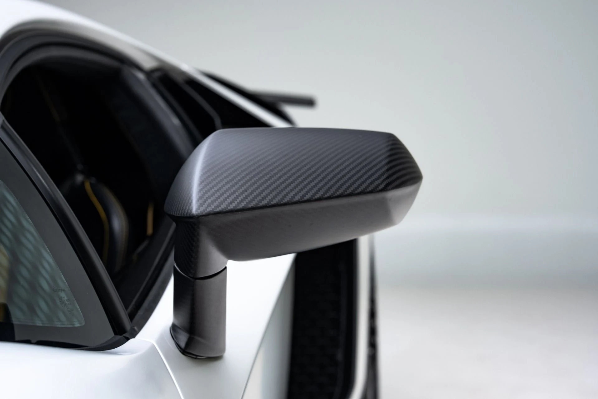 mph018_2084827373_Used_2016_Lamborghini_Aventador_SV_1775078140_4b2c886c84