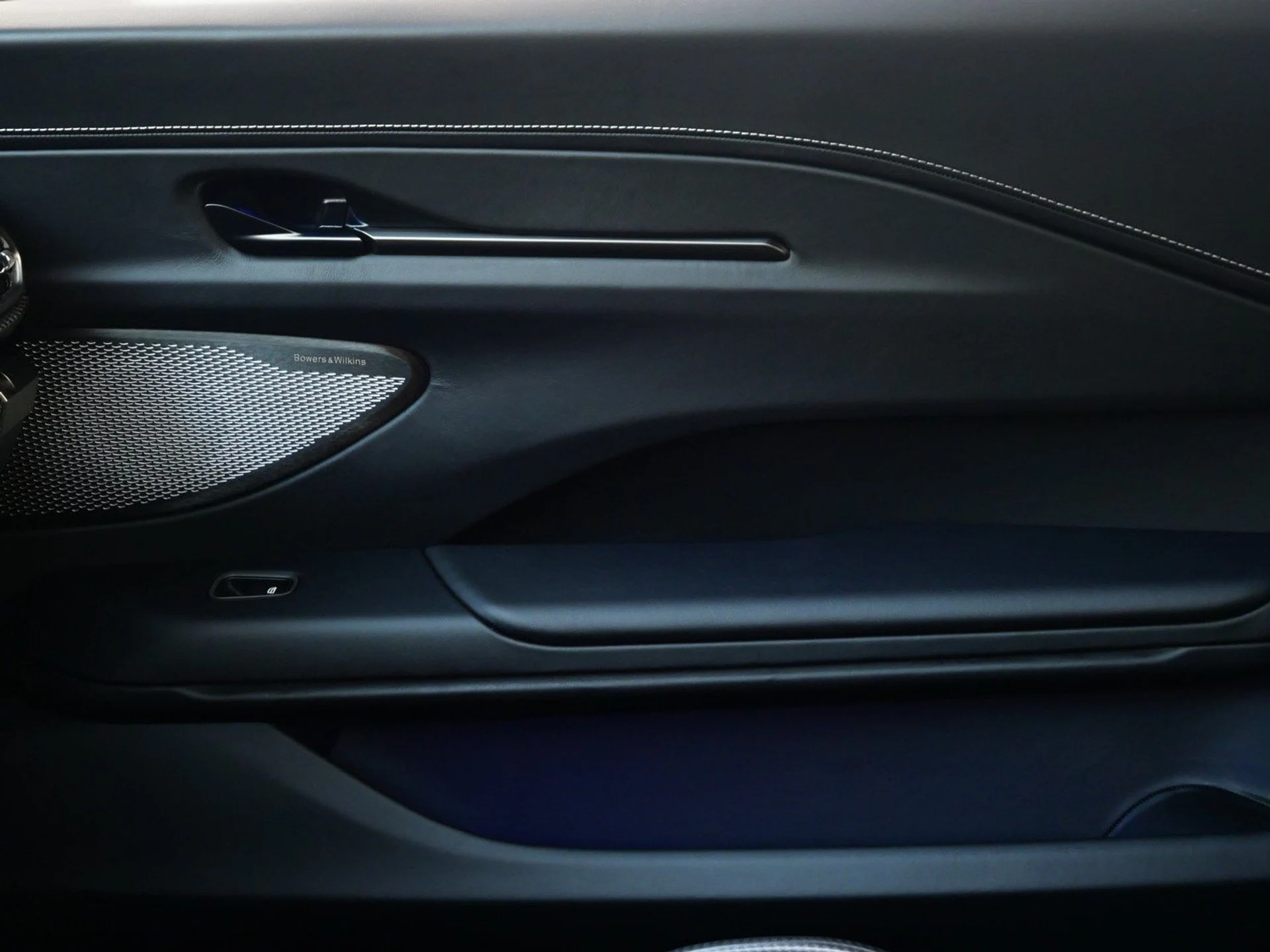 mph018_2089219152_718b1fb39e242dc3153770f64bce3359x_287f5e8007