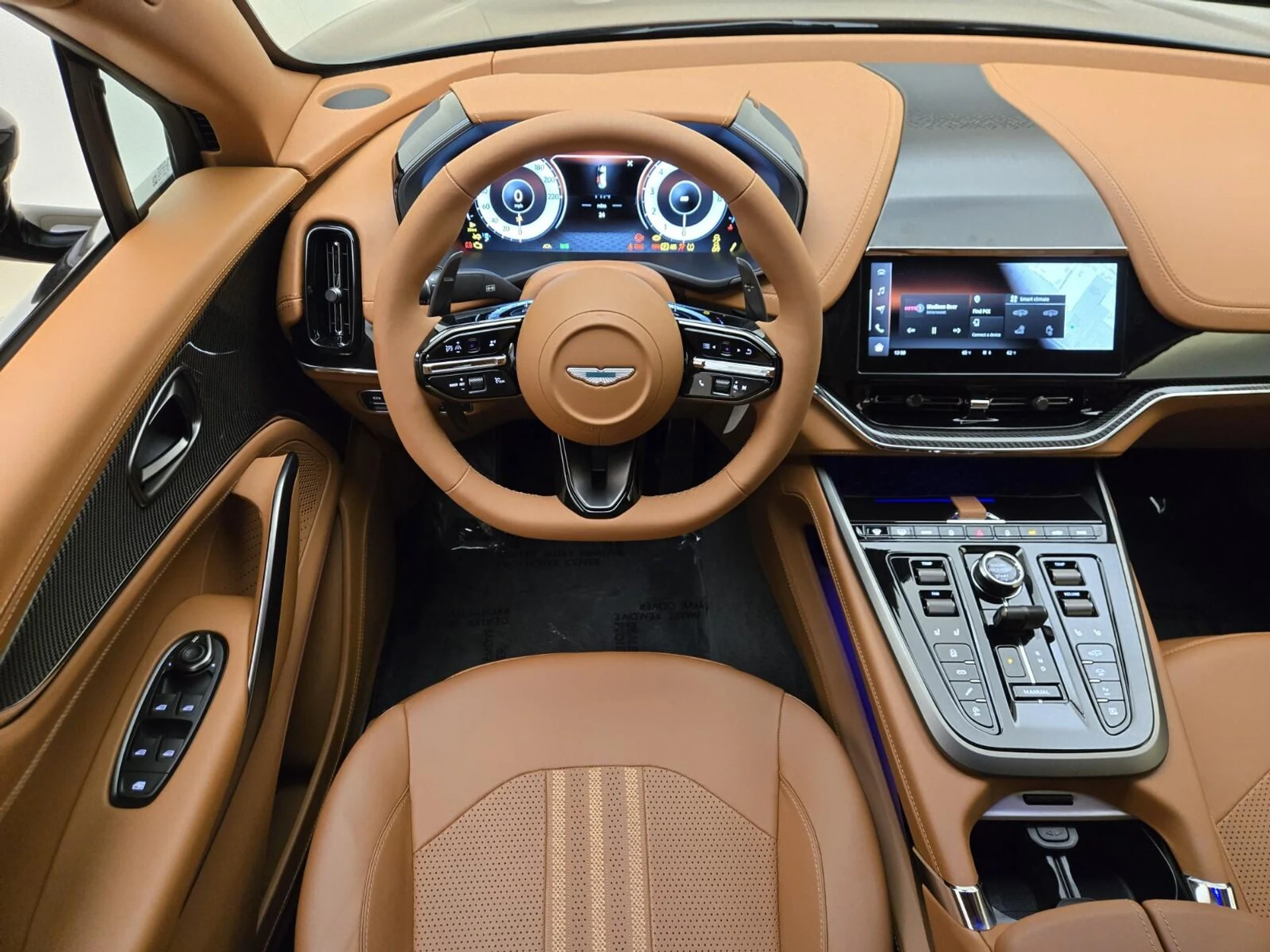 mph018_2091976161_New_2026_Aston_Martin_DBX_707_1761716893_31c952273f