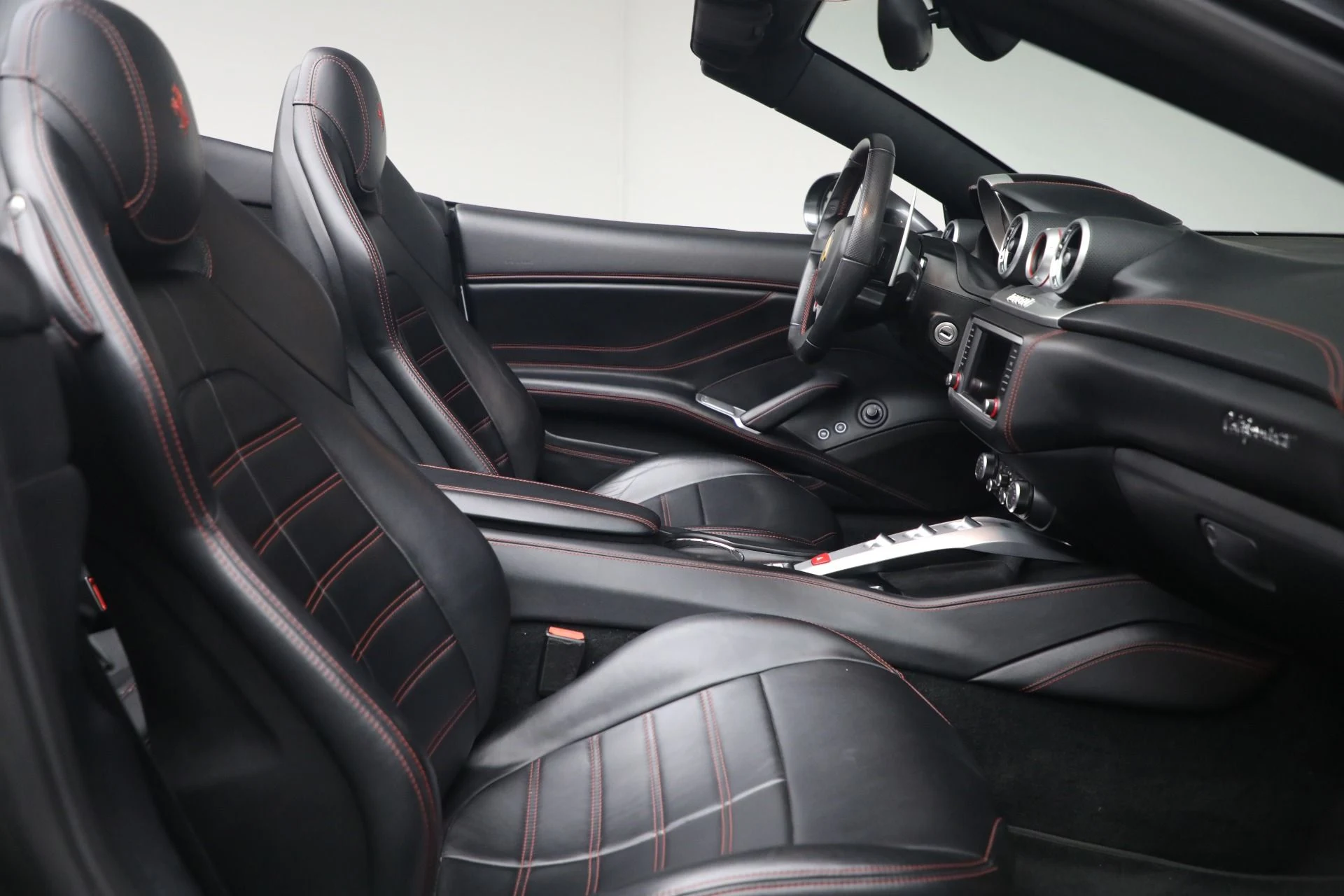 mph018_2108659170_Used_2015_Ferrari_California_T_1792181139_0233f9fe8e