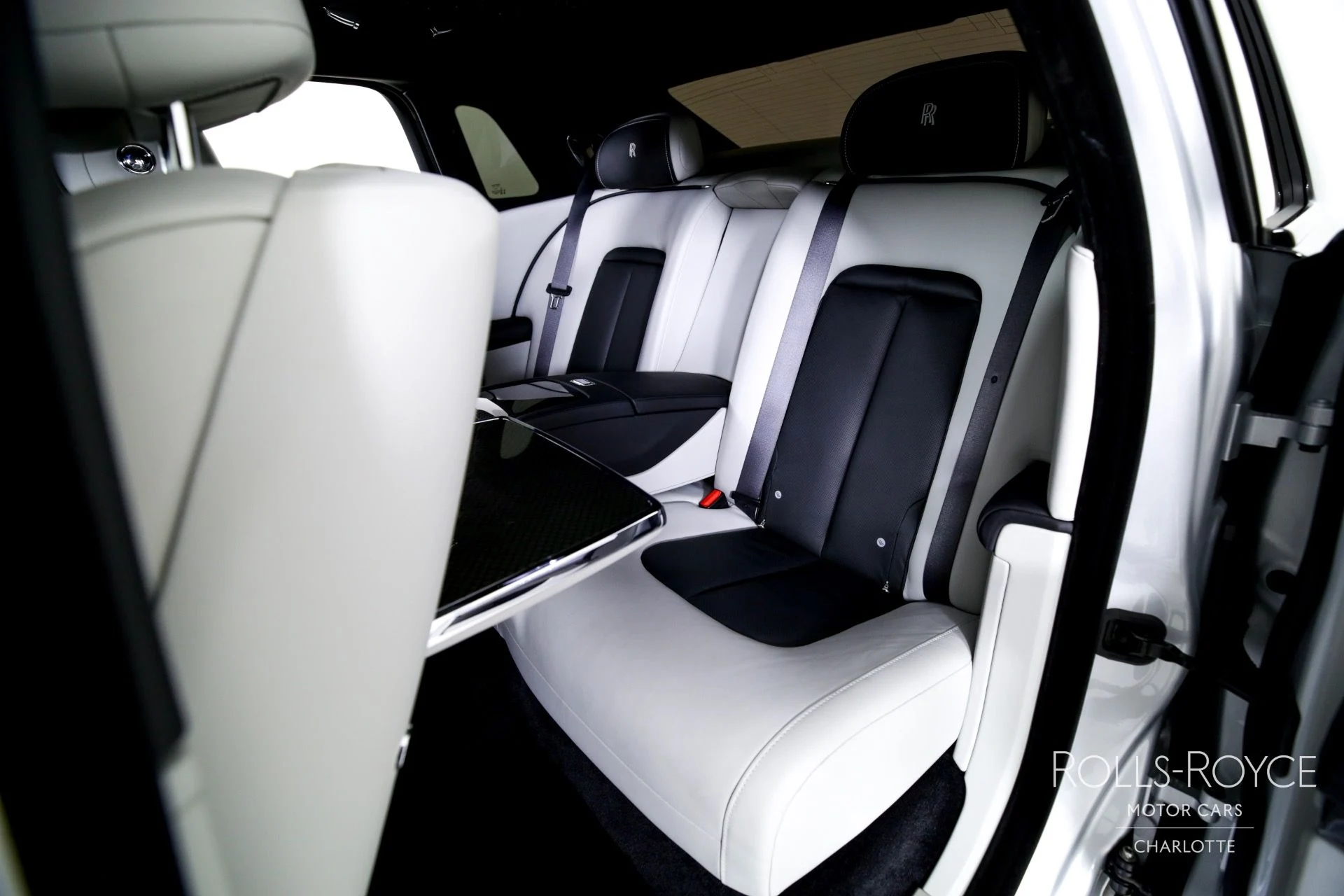 mph018_2119649000_Used_2022_Rolls_Royce_Black_Badge_Ghost_1713469373_60f2379a22