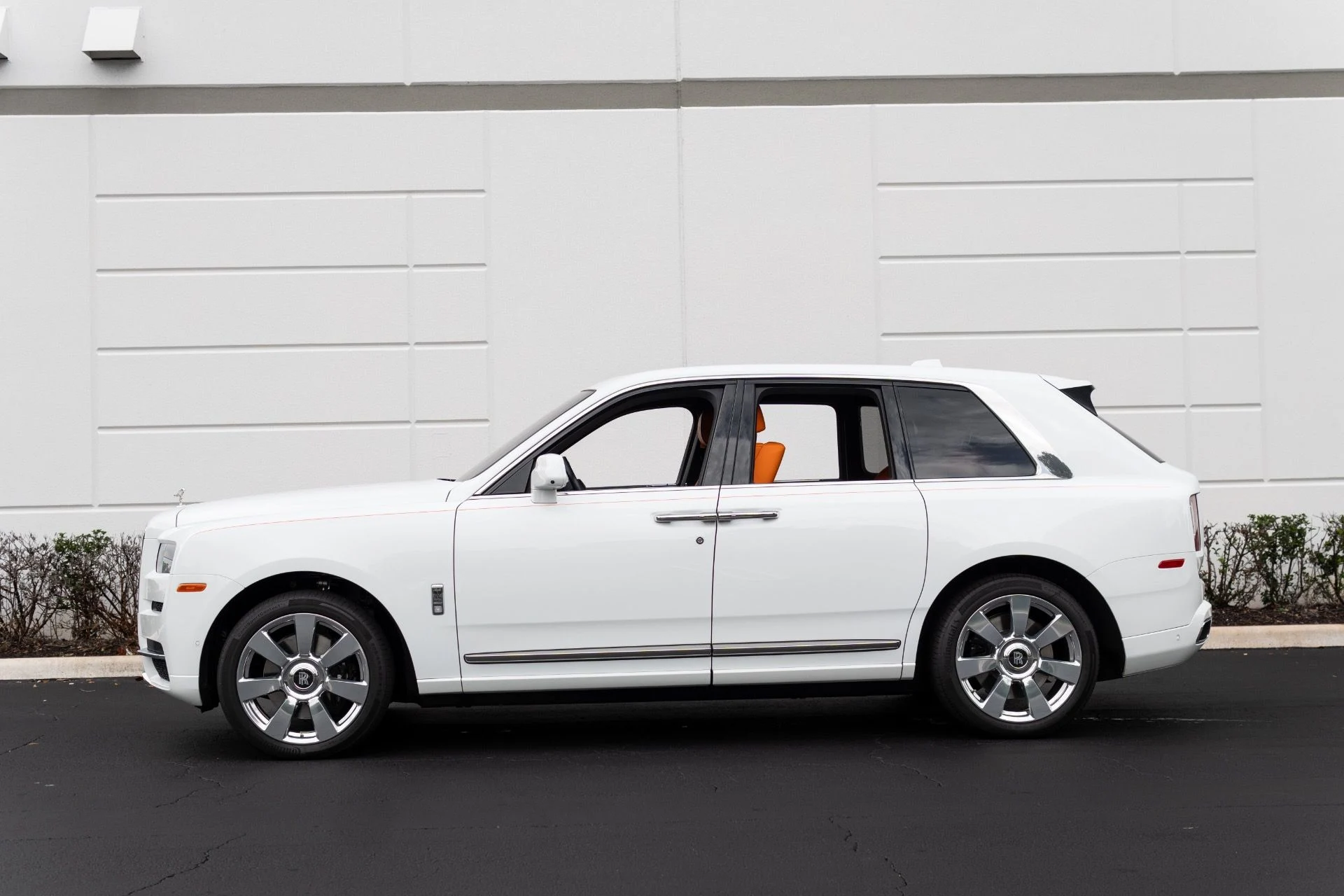 mph018_21242792_Used_2023_Rolls_Royce_Cullinan_1766776442_4136ab0f82