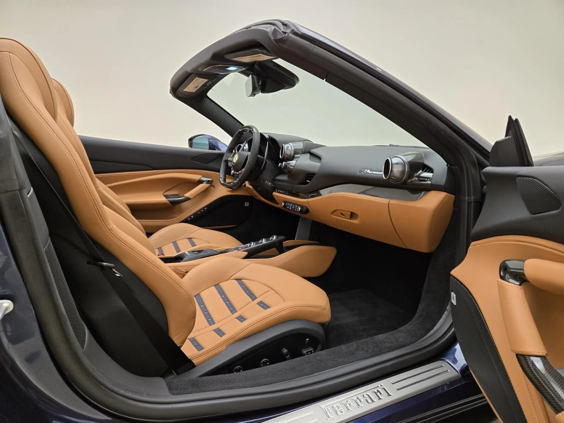 mph018_2131928396_Used_2022_Ferrari_F8_Spider_1753250639_a16e0bb199