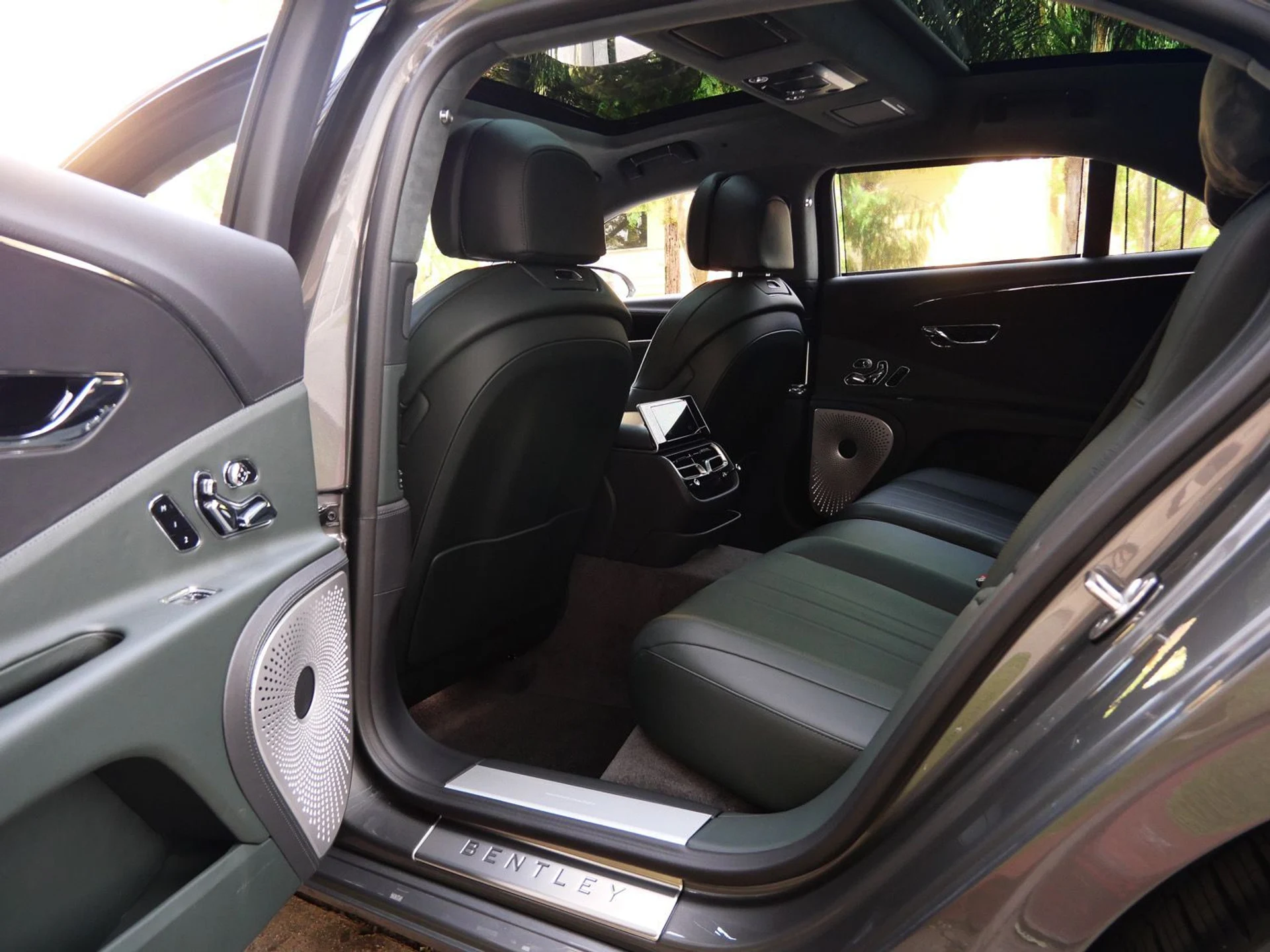 mph018_2134629171_c2b0957d45a06adb956bd2eb8fc5e40dx_b6cfee248f