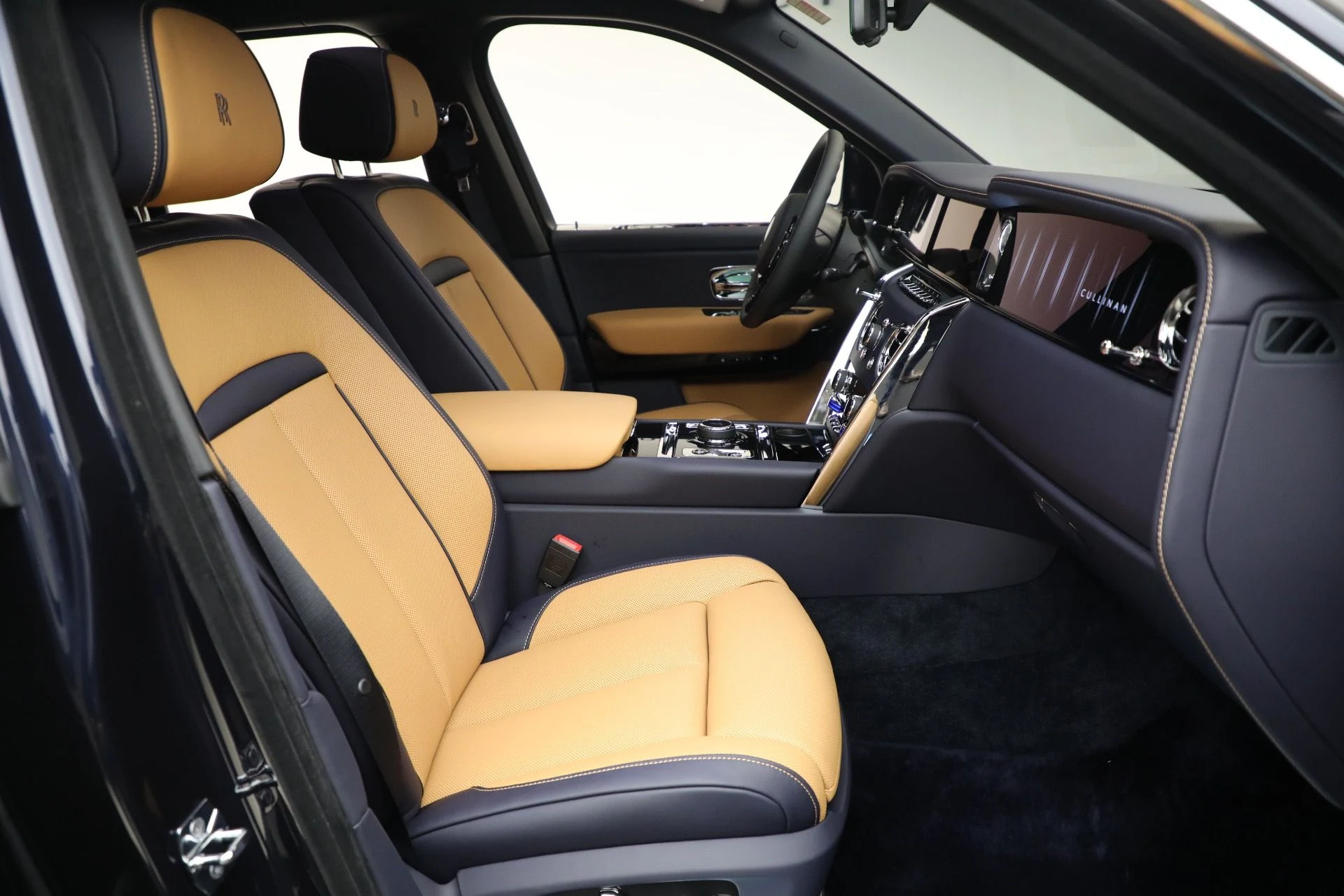 mph018_2137092400_New_2026_Rolls_Royce_Cullinan_fbaebe048e
