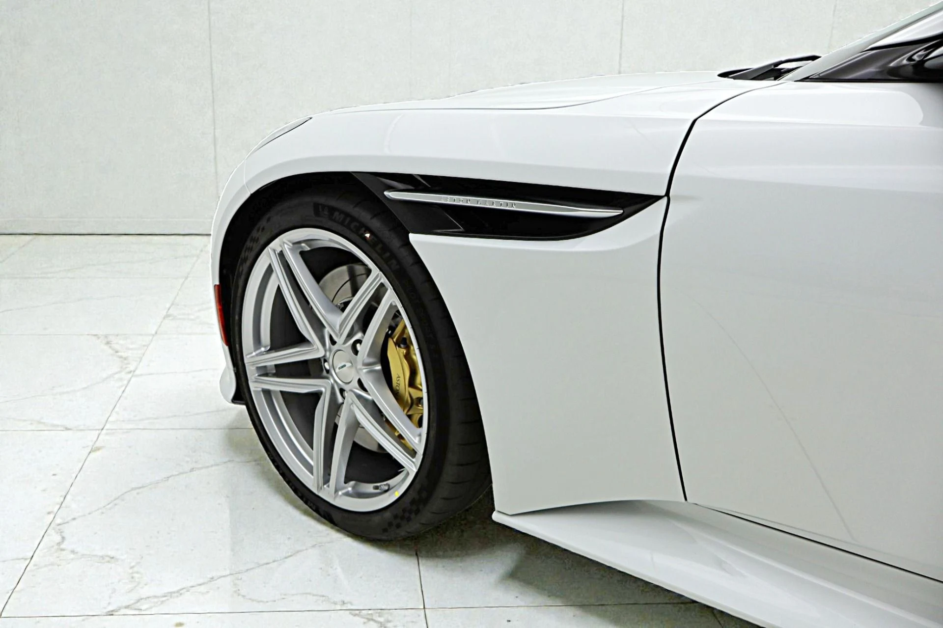 mph018_2140172557_Used_2026_Aston_Martin_DB_12_Volante_436f0d109e