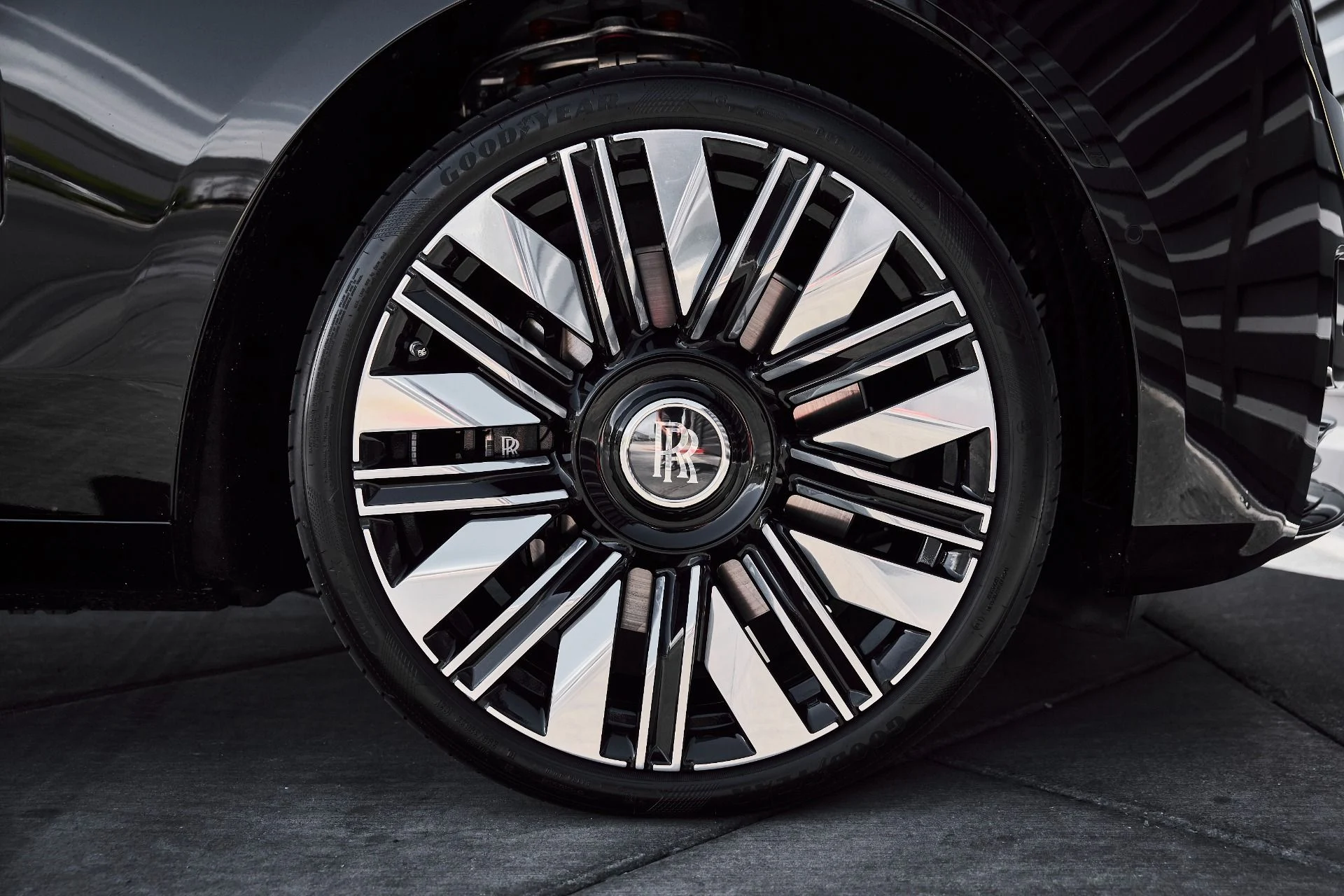 mph018_2141027523_Used_2026_Rolls_Royce_Ghost_Base_1780101081_9cc19451c0