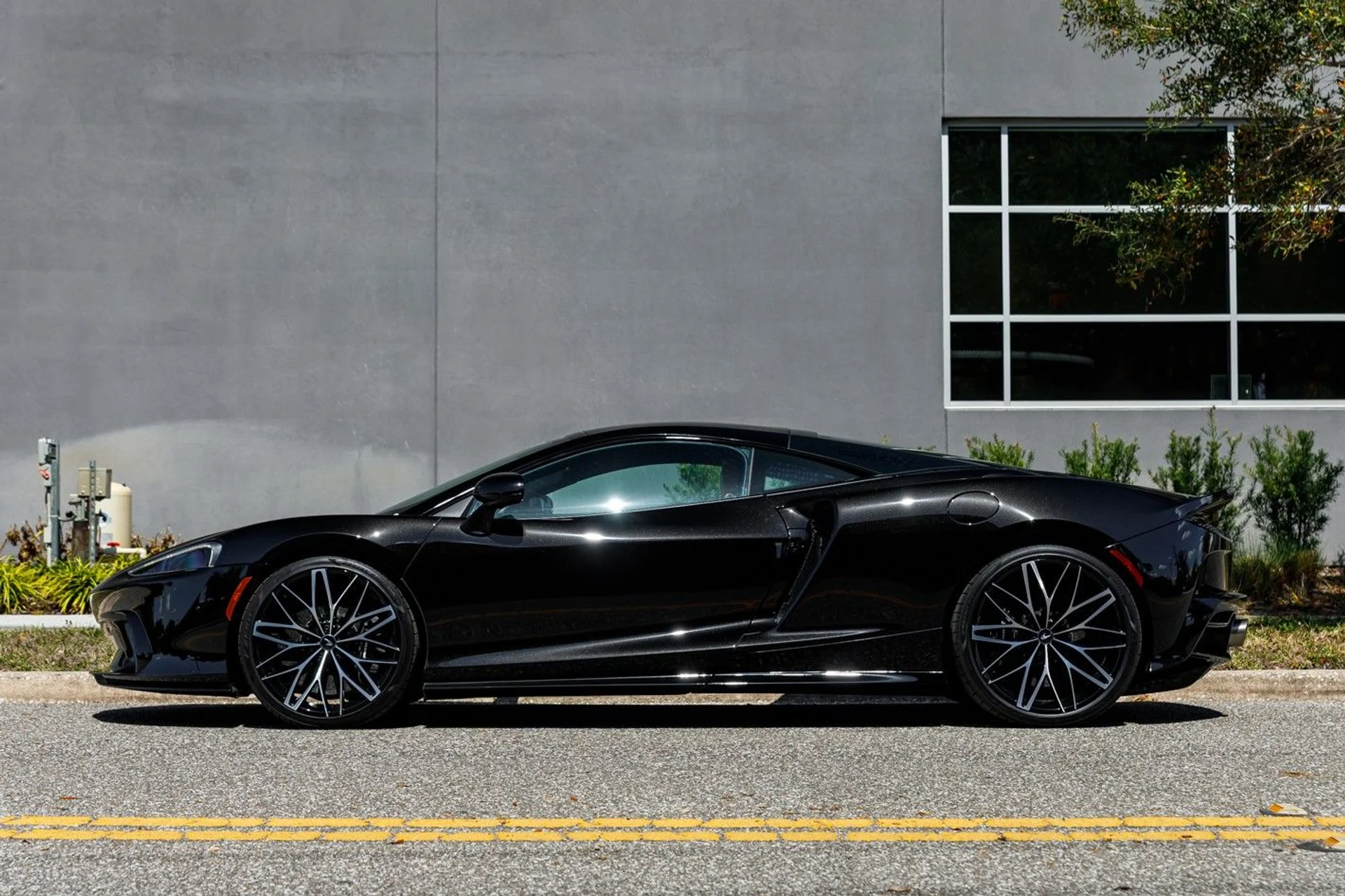 mph018_2143554729_470_p19_l_9958a32b85