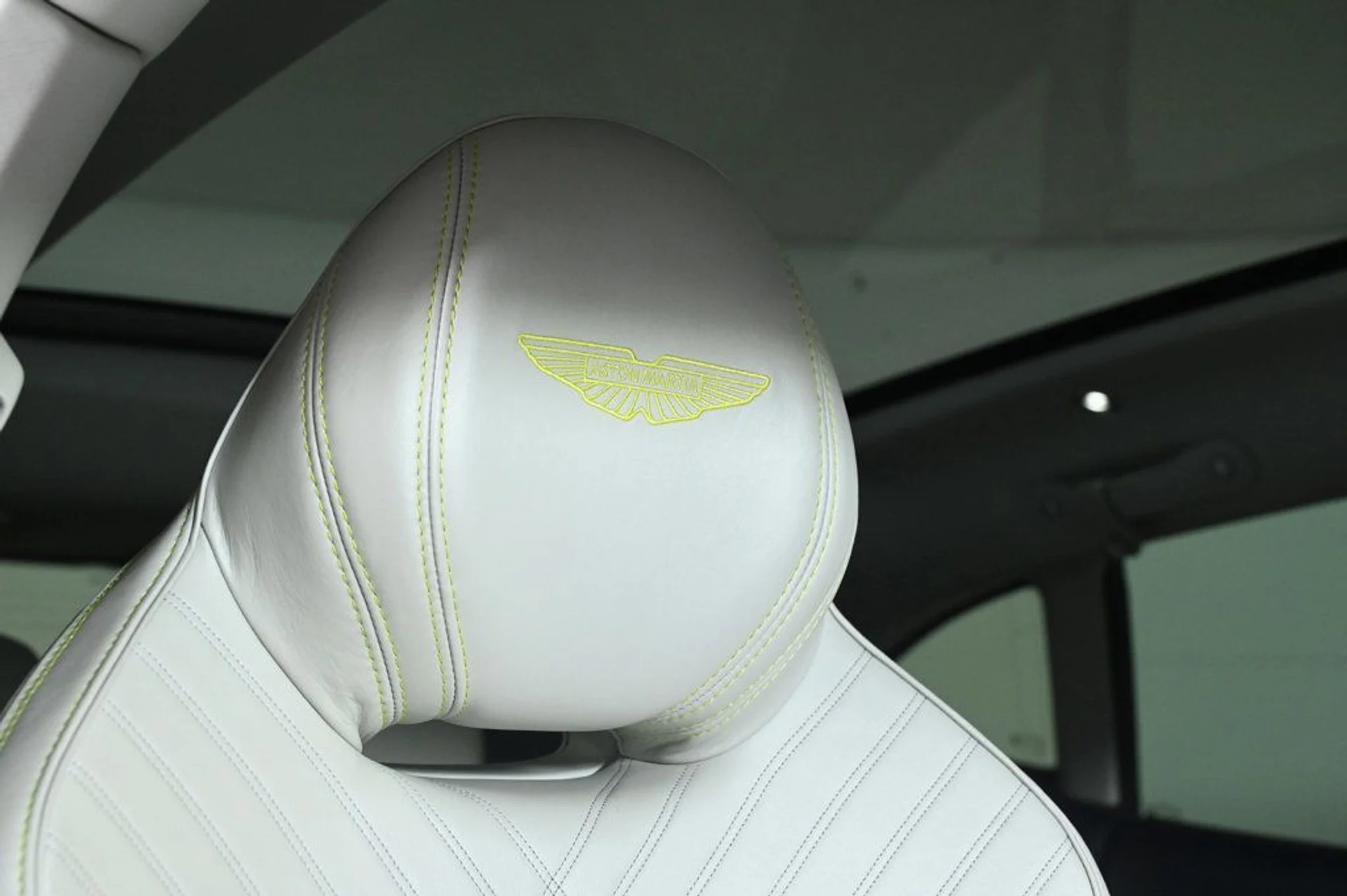 mph018_2146806863_new_2026_aston_martin_dbx_707awd_11350_22965901_18_1024_e33f4bfba4