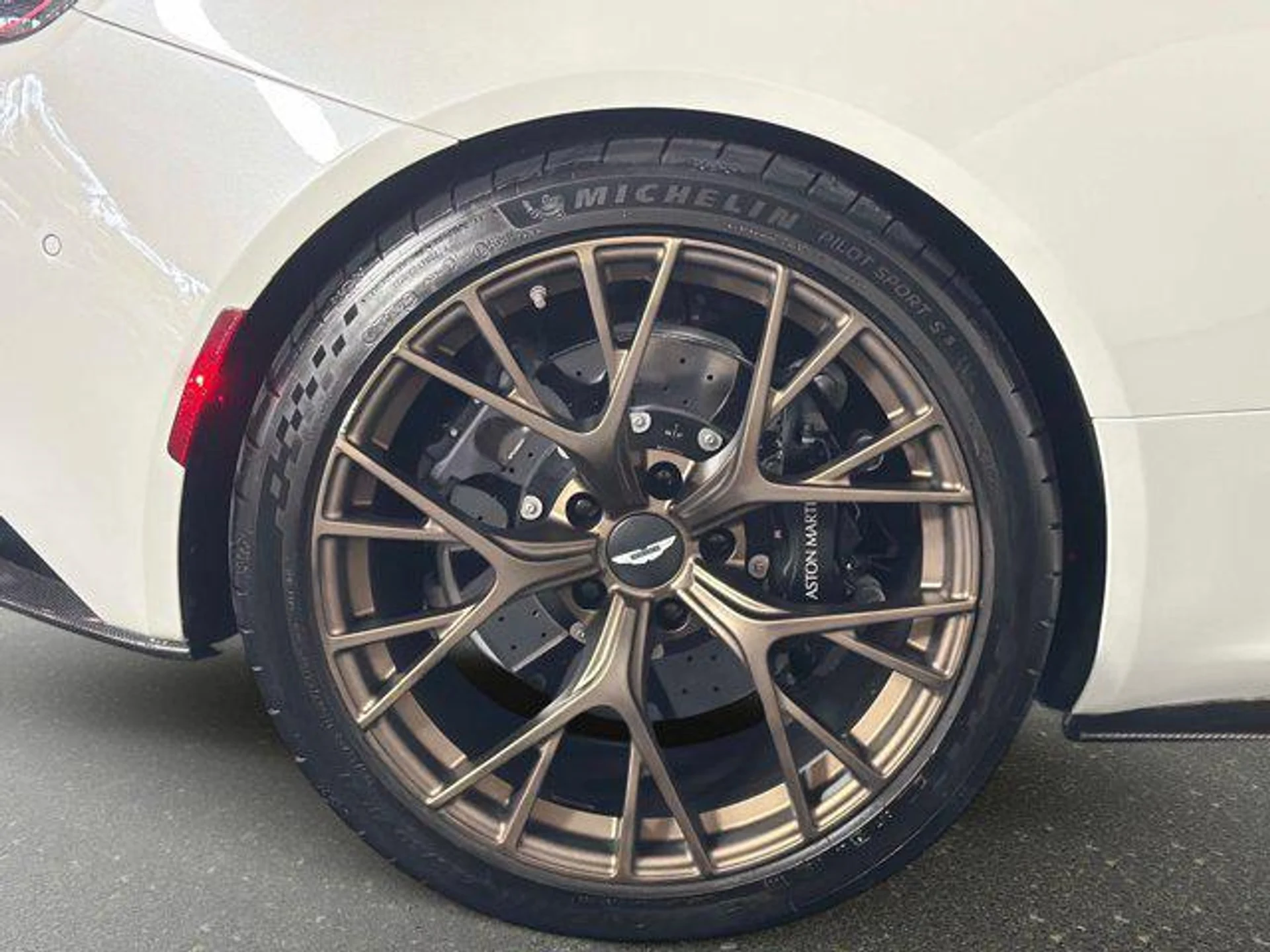 mph018_2148349042_aw_Udj91in_EXBP_4kfltvahft_F04_b46a10dccf