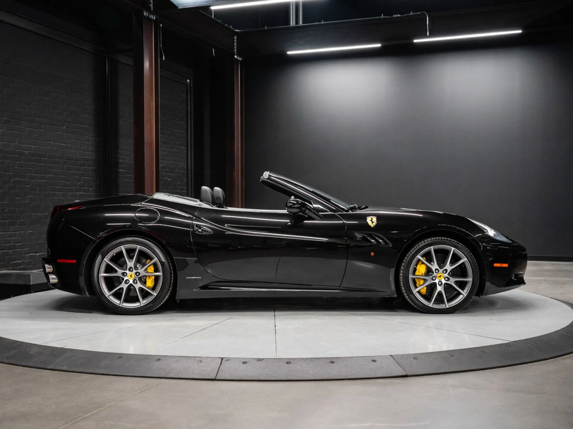 mph018_2150928002_ferrari_california_2011_eb69ff6516