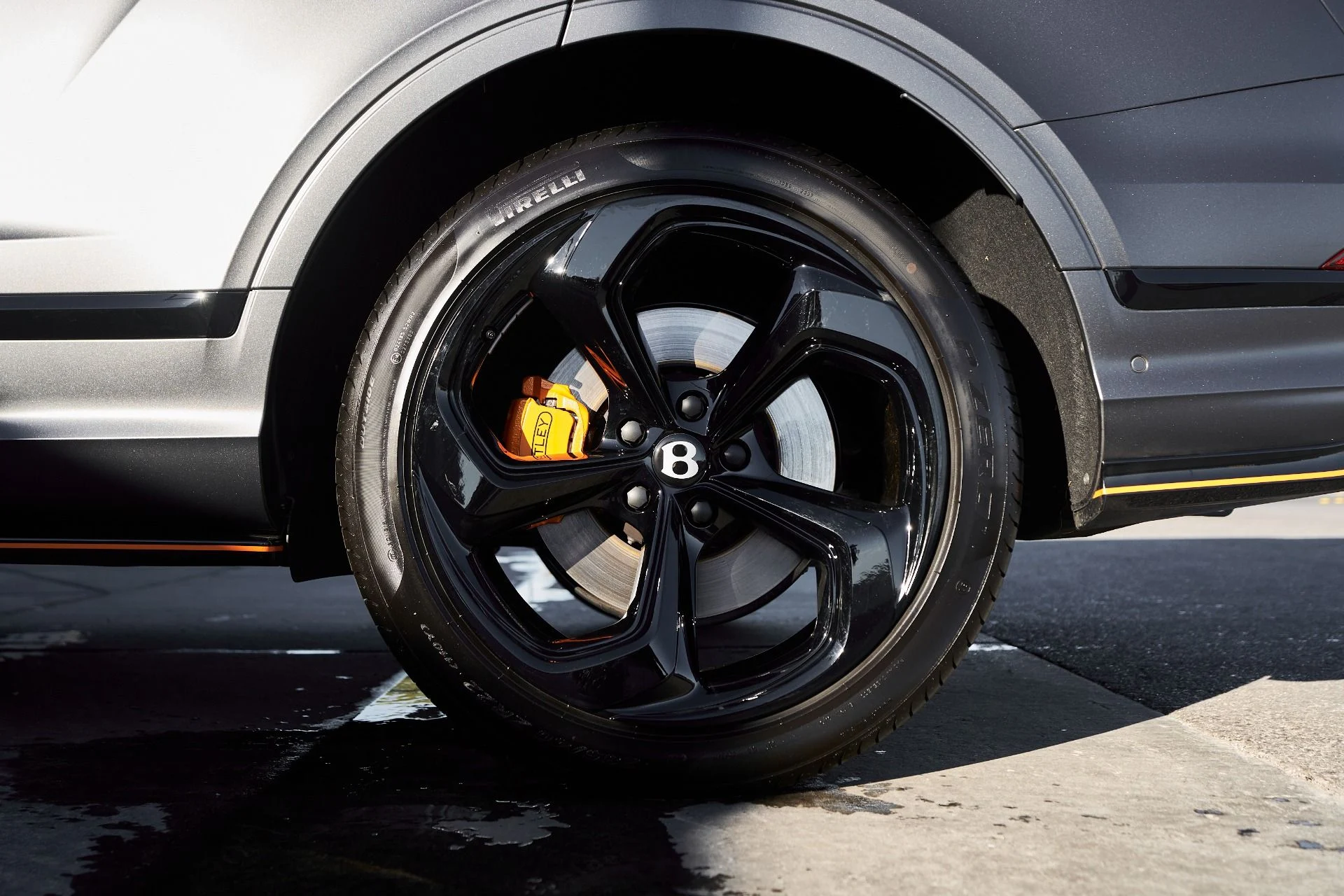 mph018_2152888960_Used_2025_Bentley_Bentayga_S_Black_Edition_1764904161_b5599ae486