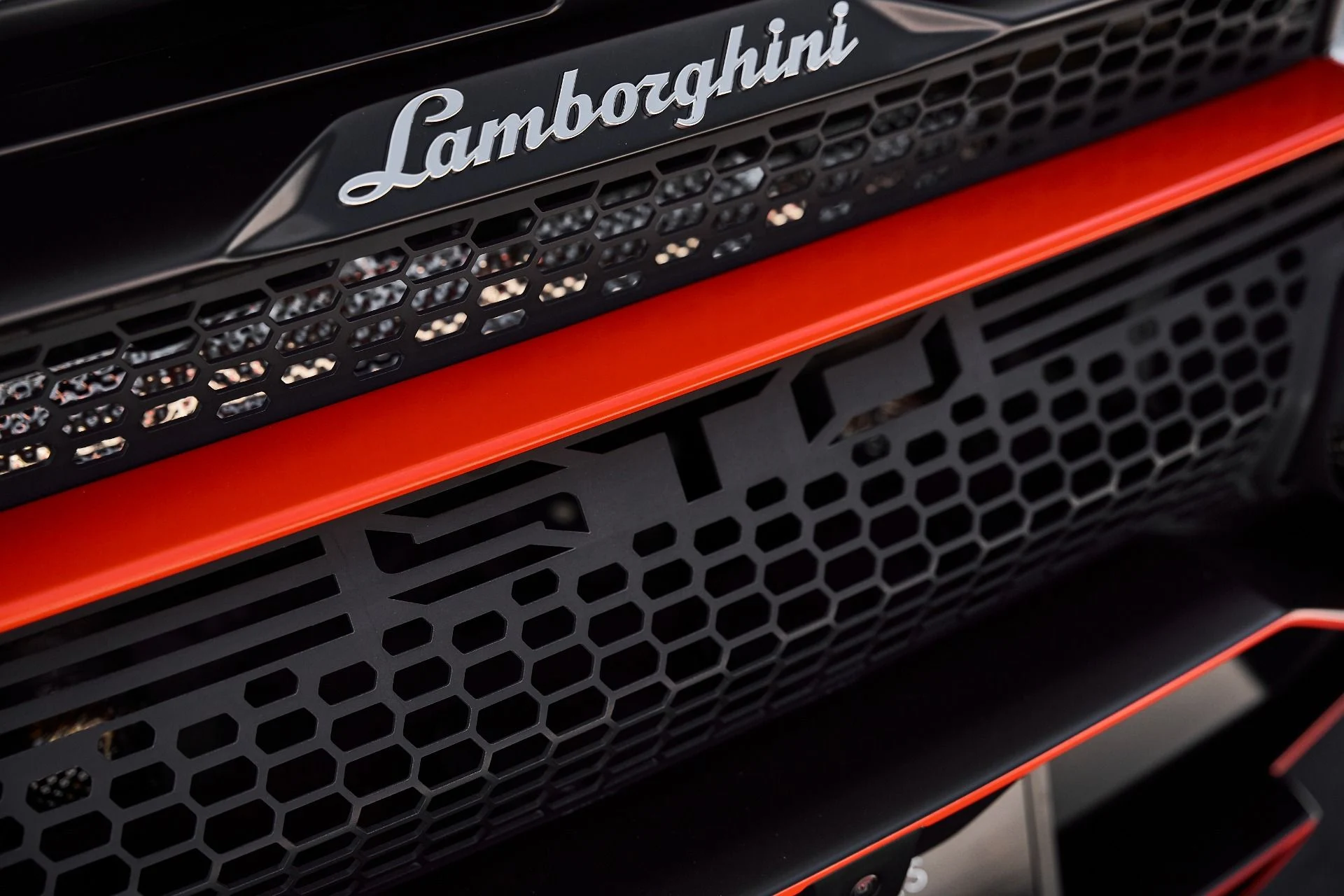 mph018_2154464510_Used_2024_Lamborghini_Huracan_STO_Base_1775782796_242e38bd77