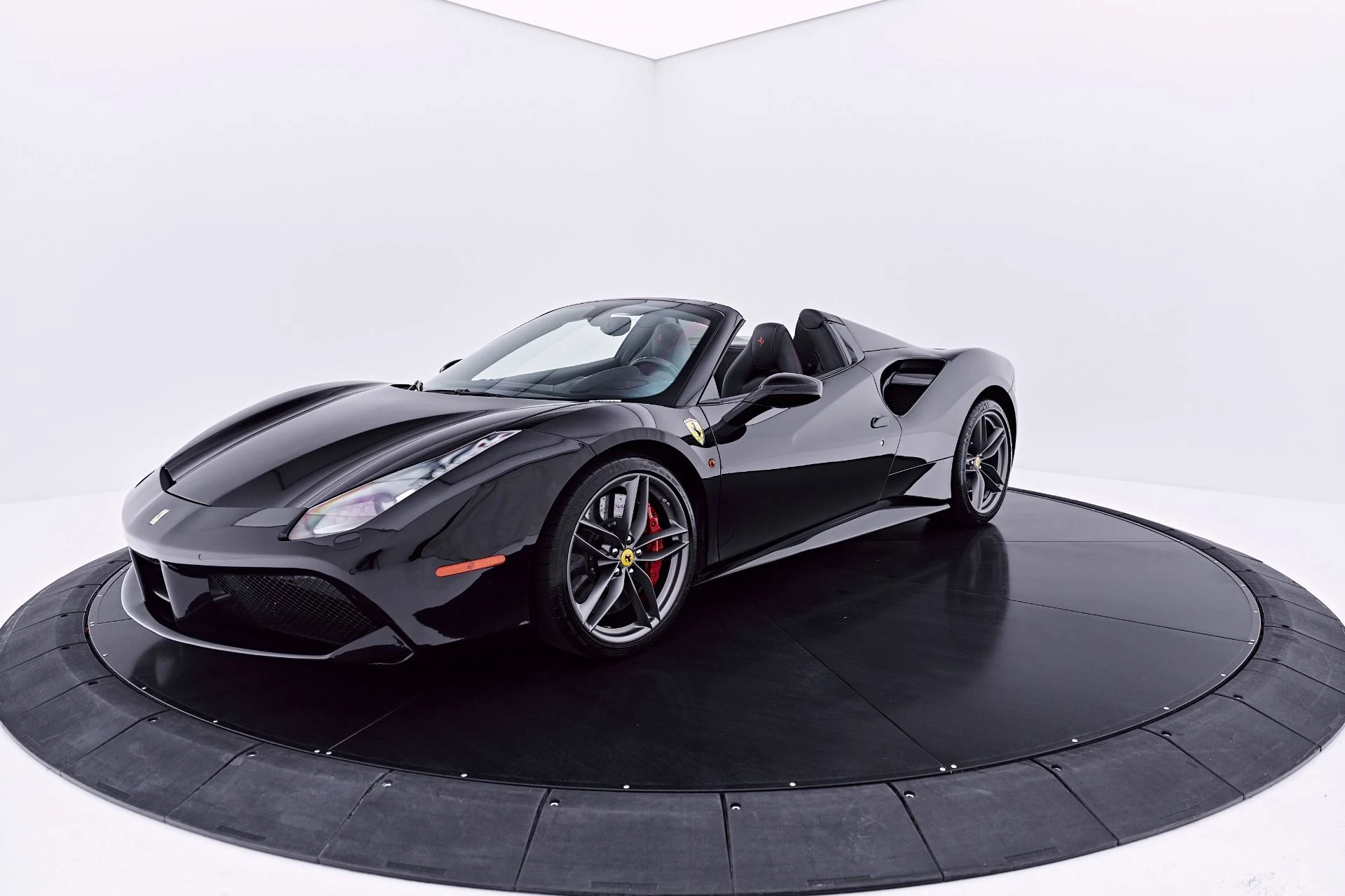 mph018_2157562246_Used_2018_Ferrari_488_Spider_Base_1782759817_d3098aa2ff