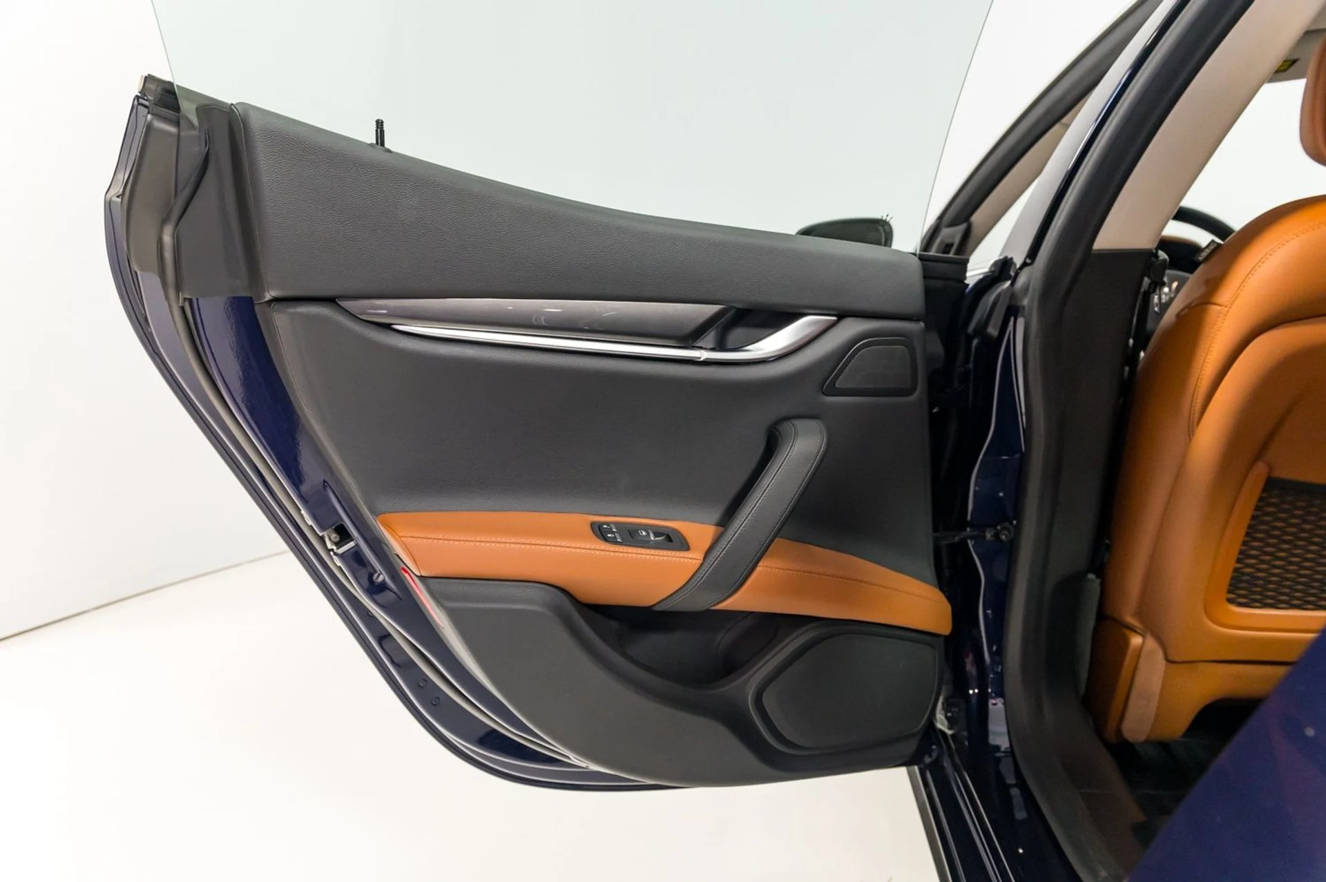 mph018_2161883776_3a83a99f841548f0ab1f7e547b58b9a0_e3c3d234f4