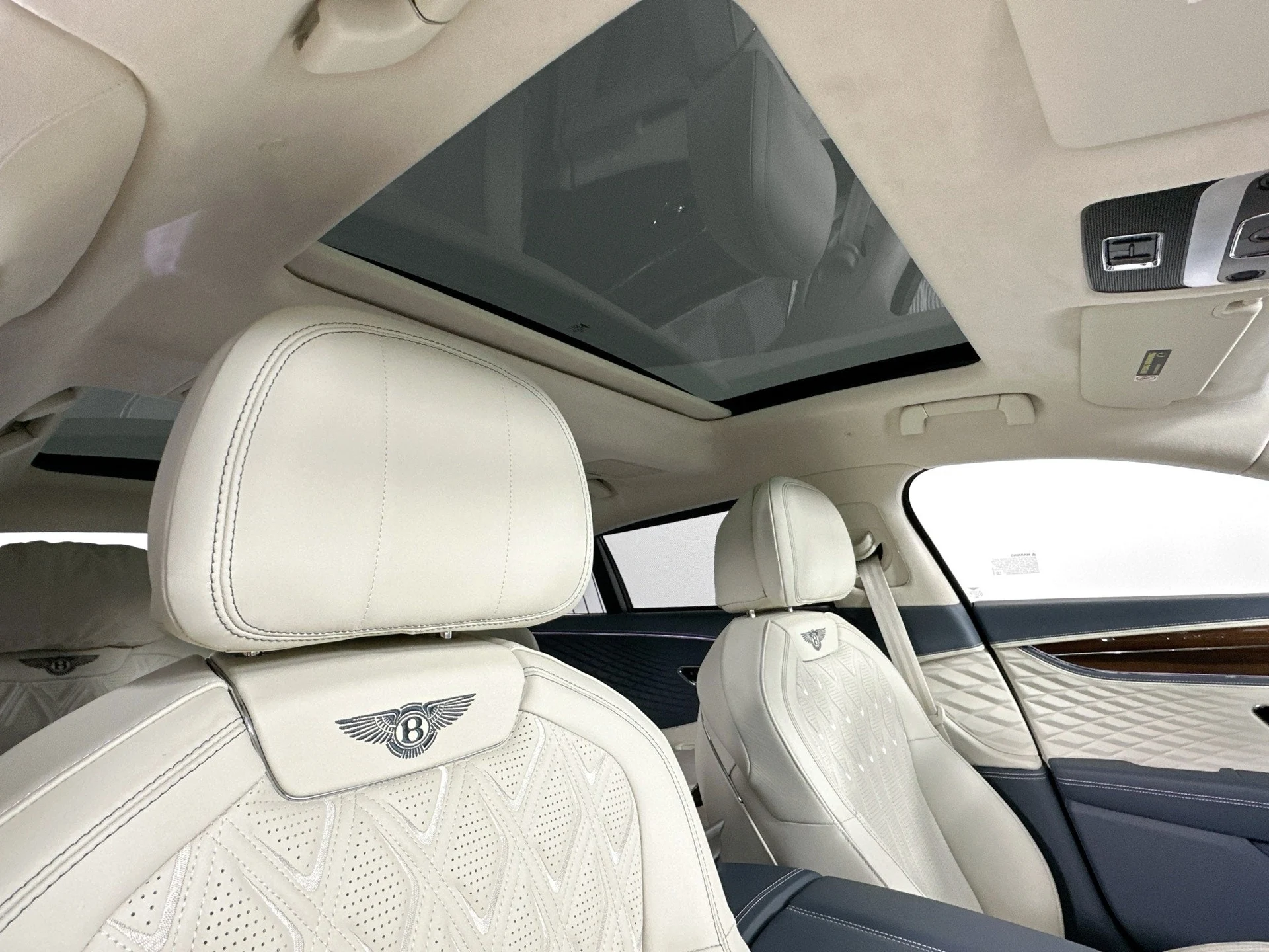 mph018_2167002502_19_42bde844d3