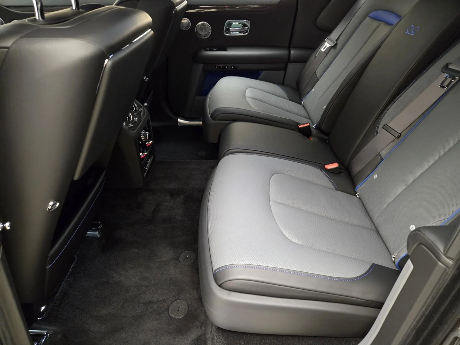 mph018_2171975780_Used_2023_Rolls_Royce_Ghost_1741259141_2cd47ae95d